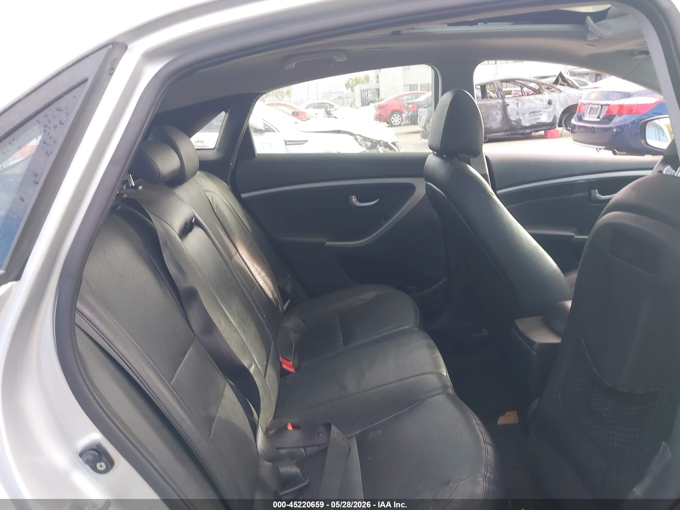 2013 Hyundai Elantra Gt   Silver vin: KMHD35LE0DU122297
