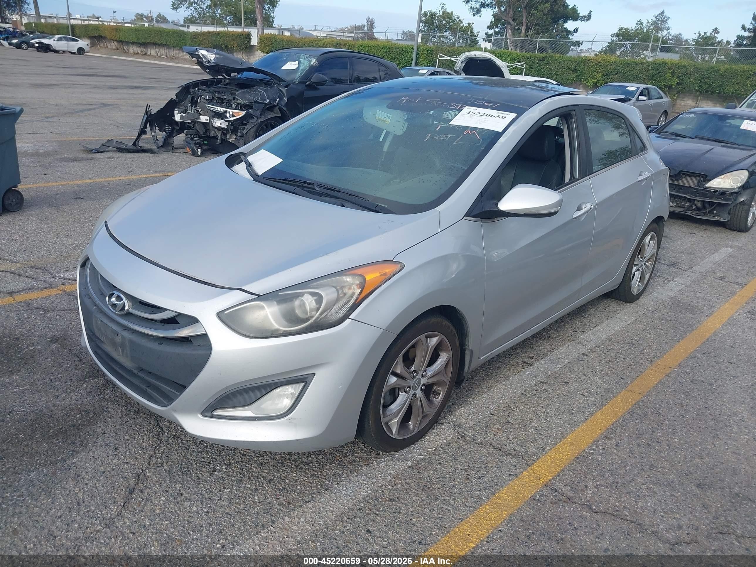 2013 Hyundai Elantra Gt   Silver vin: KMHD35LE0DU122297