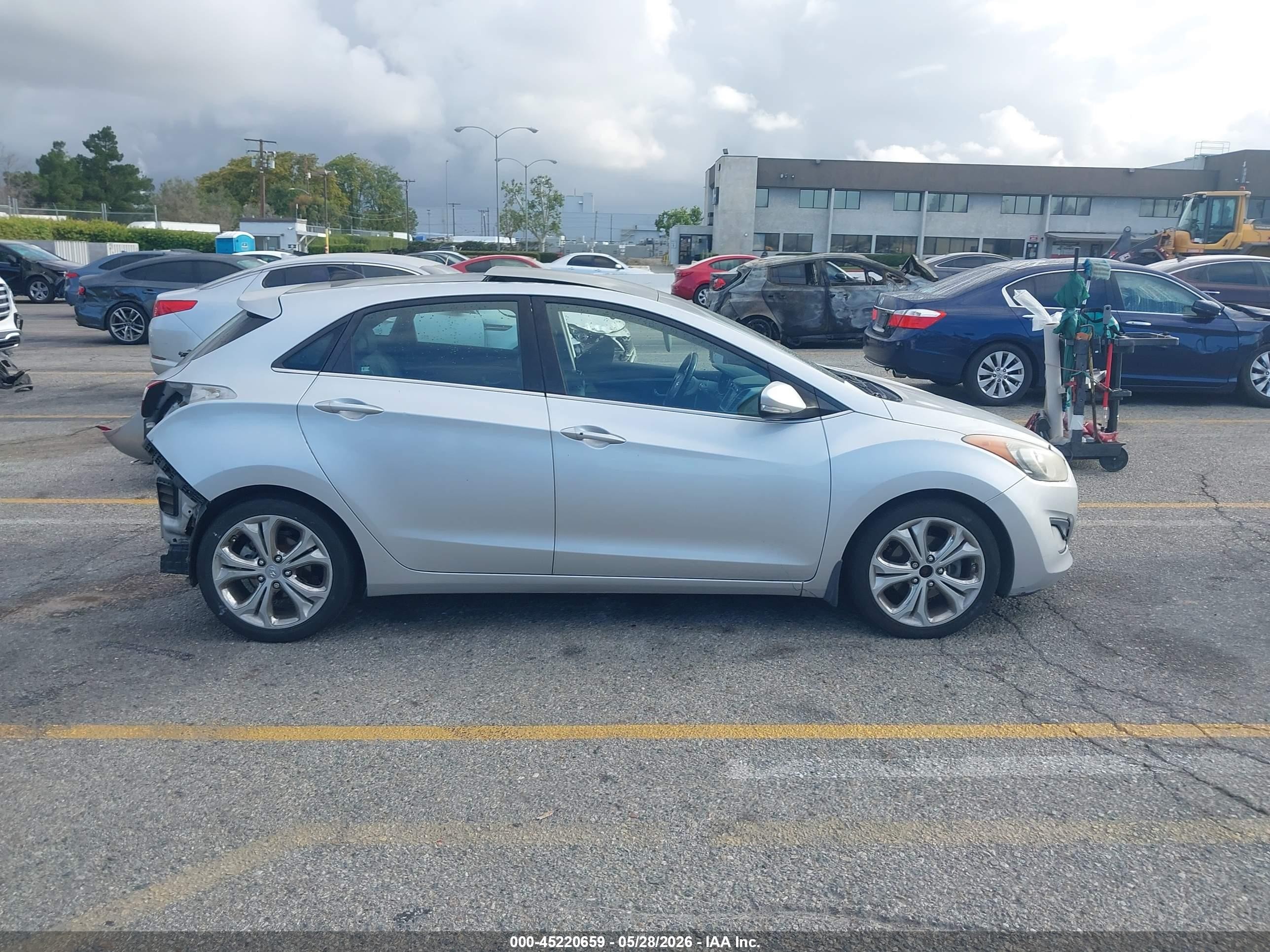 2013 Hyundai Elantra Gt   Silver vin: KMHD35LE0DU122297