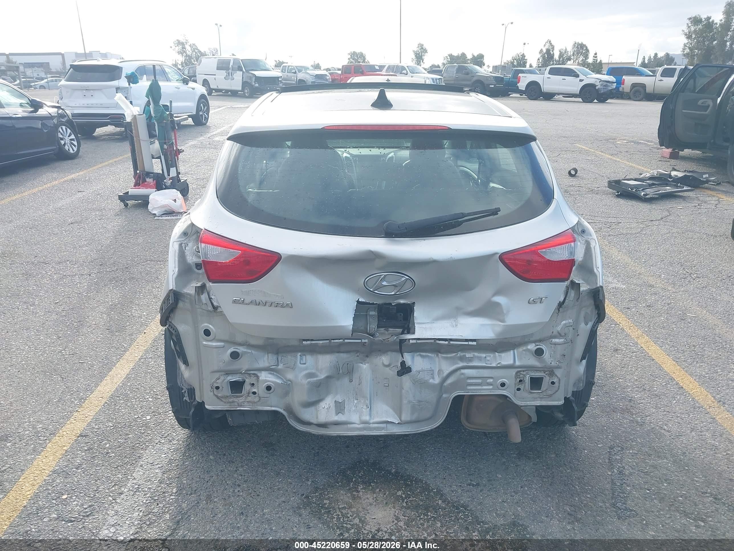 2013 Hyundai Elantra Gt   Silver vin: KMHD35LE0DU122297