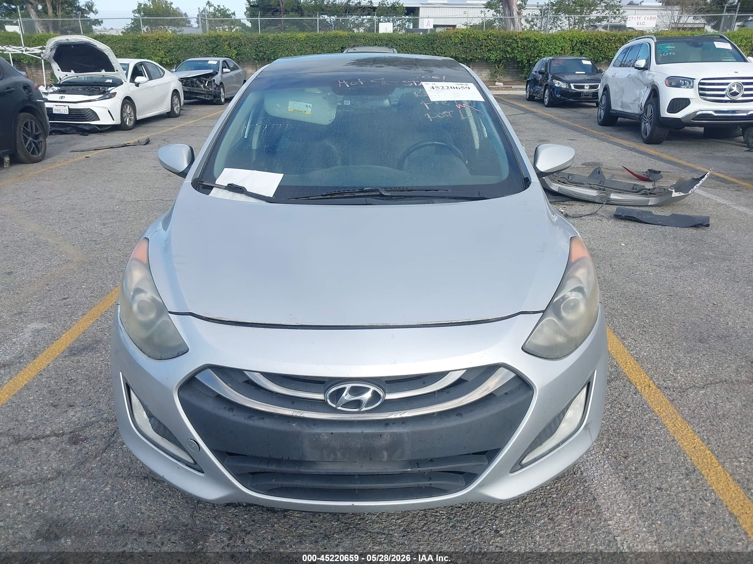 2013 Hyundai Elantra Gt   Silver vin: KMHD35LE0DU122297