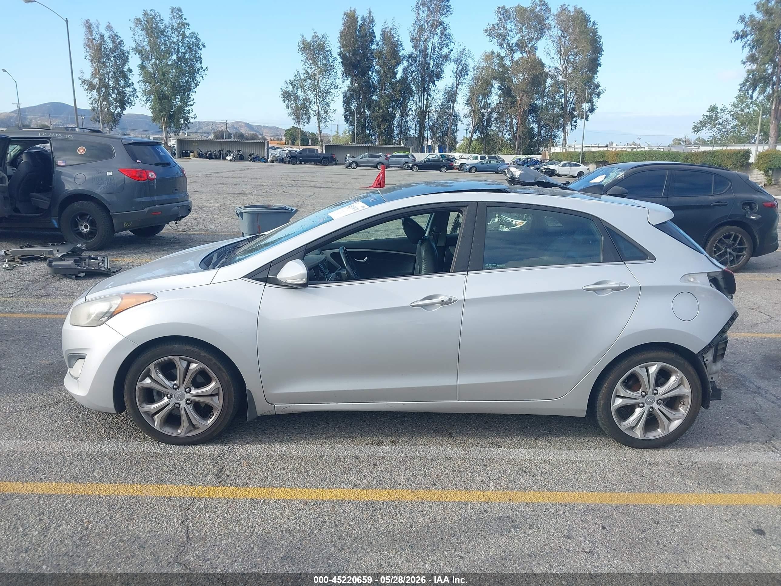 2013 Hyundai Elantra Gt   Silver vin: KMHD35LE0DU122297