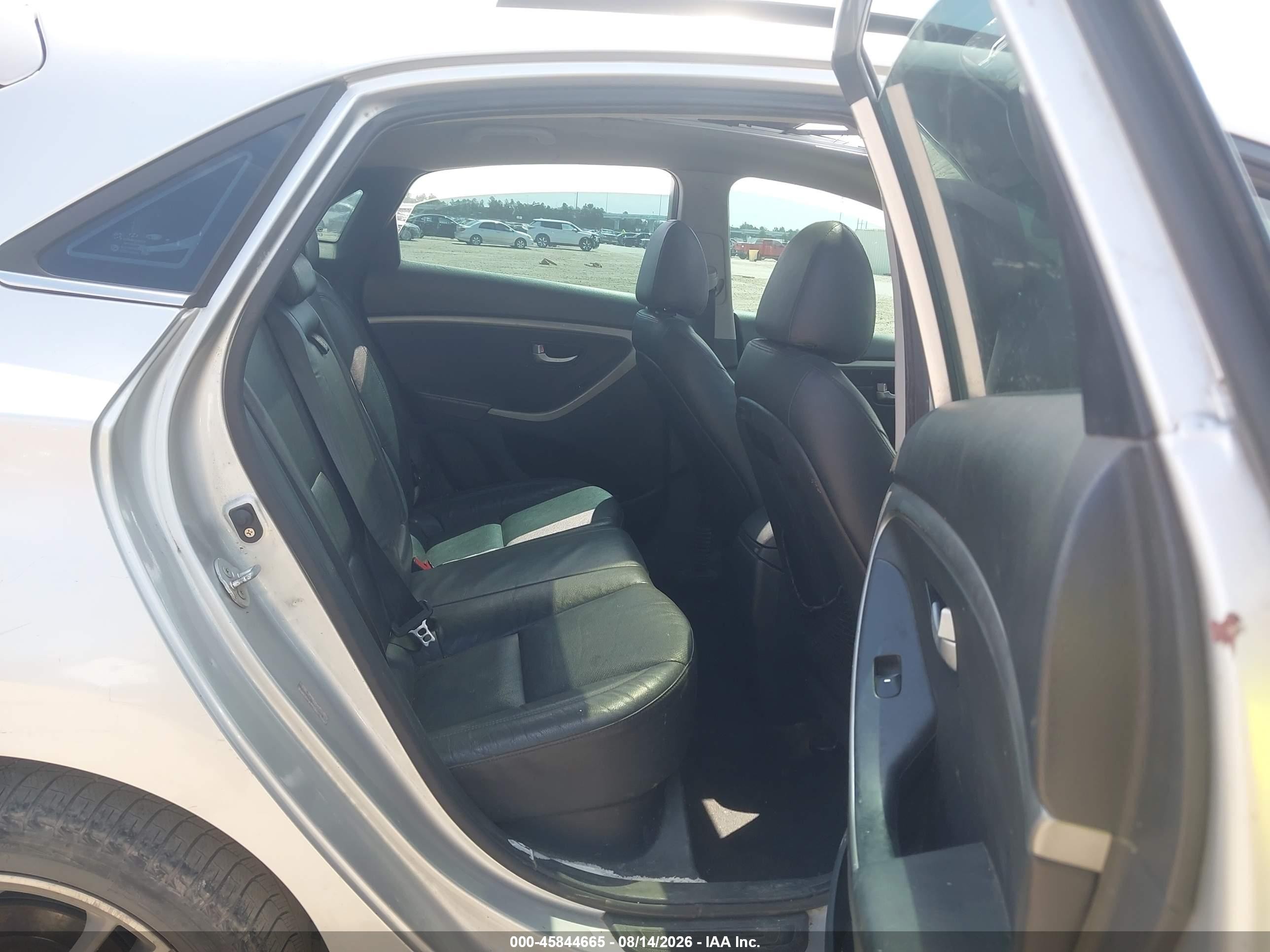 2013 Hyundai Elantra Gt   Серебряный vin: KMHD35LE0DU132456