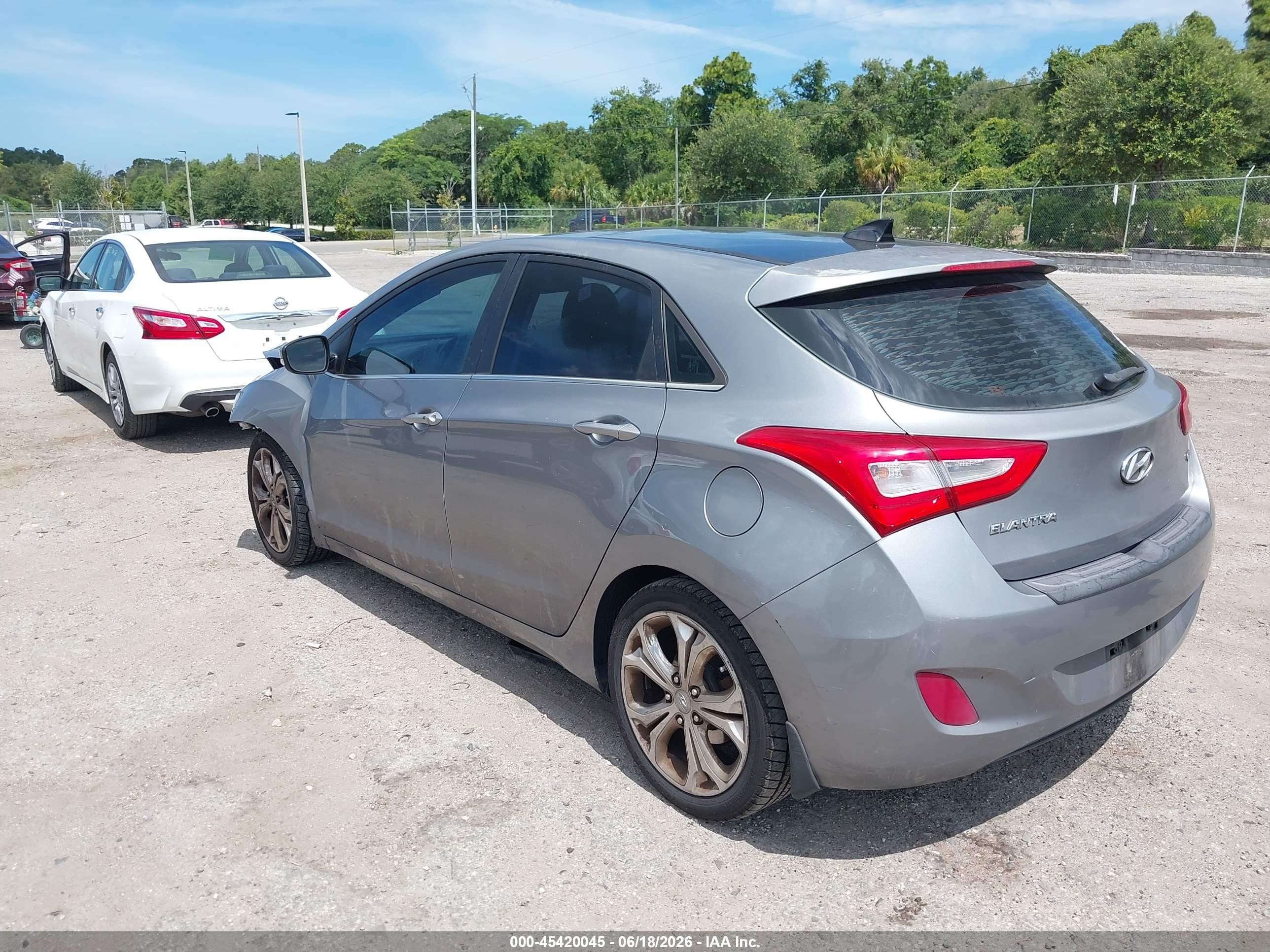 2013 Hyundai Elantra Gt   Gray vin: KMHD35LE0DU147104