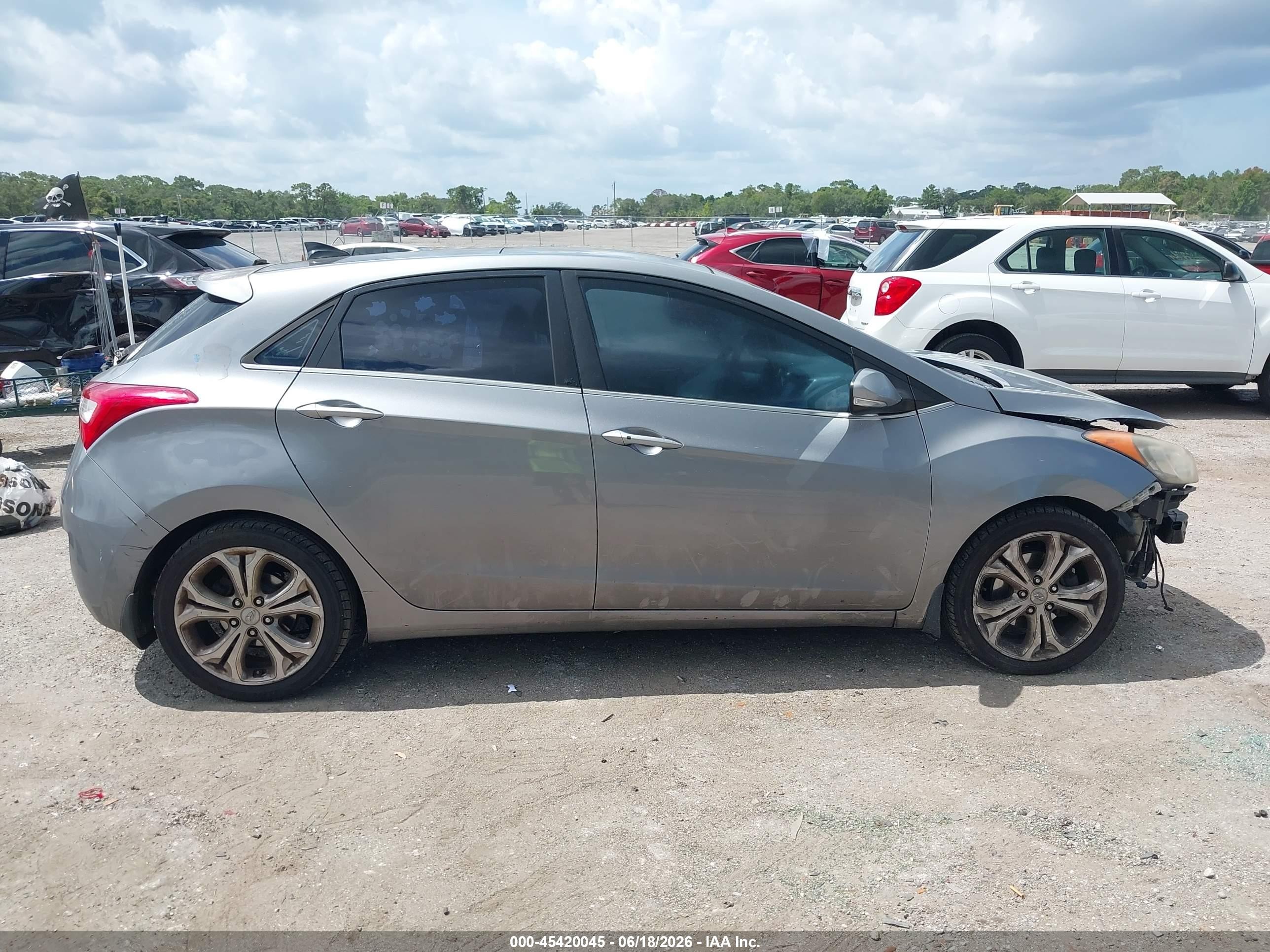2013 Hyundai Elantra Gt   Gray vin: KMHD35LE0DU147104