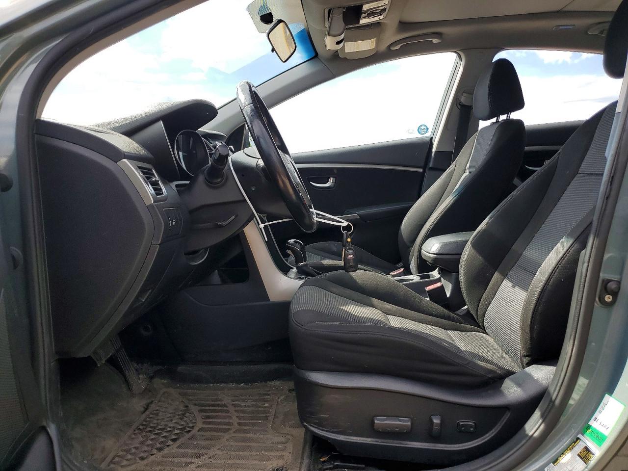 2013 Hyundai Elantra Gt Base Green vin: KMHD35LE1DU024976