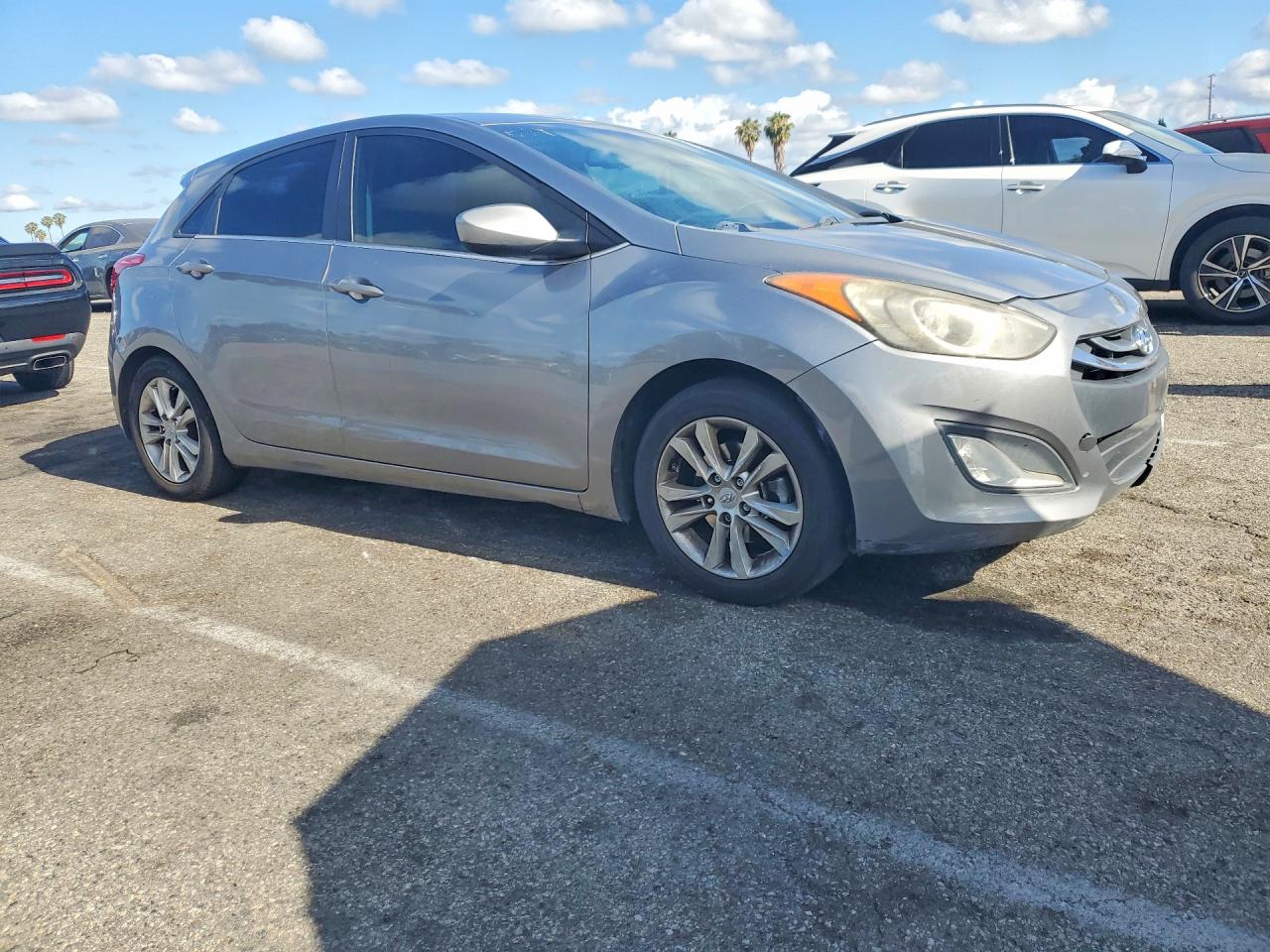 2013 Hyundai Elantra Gt Base Gray vin: KMHD35LE1DU025545