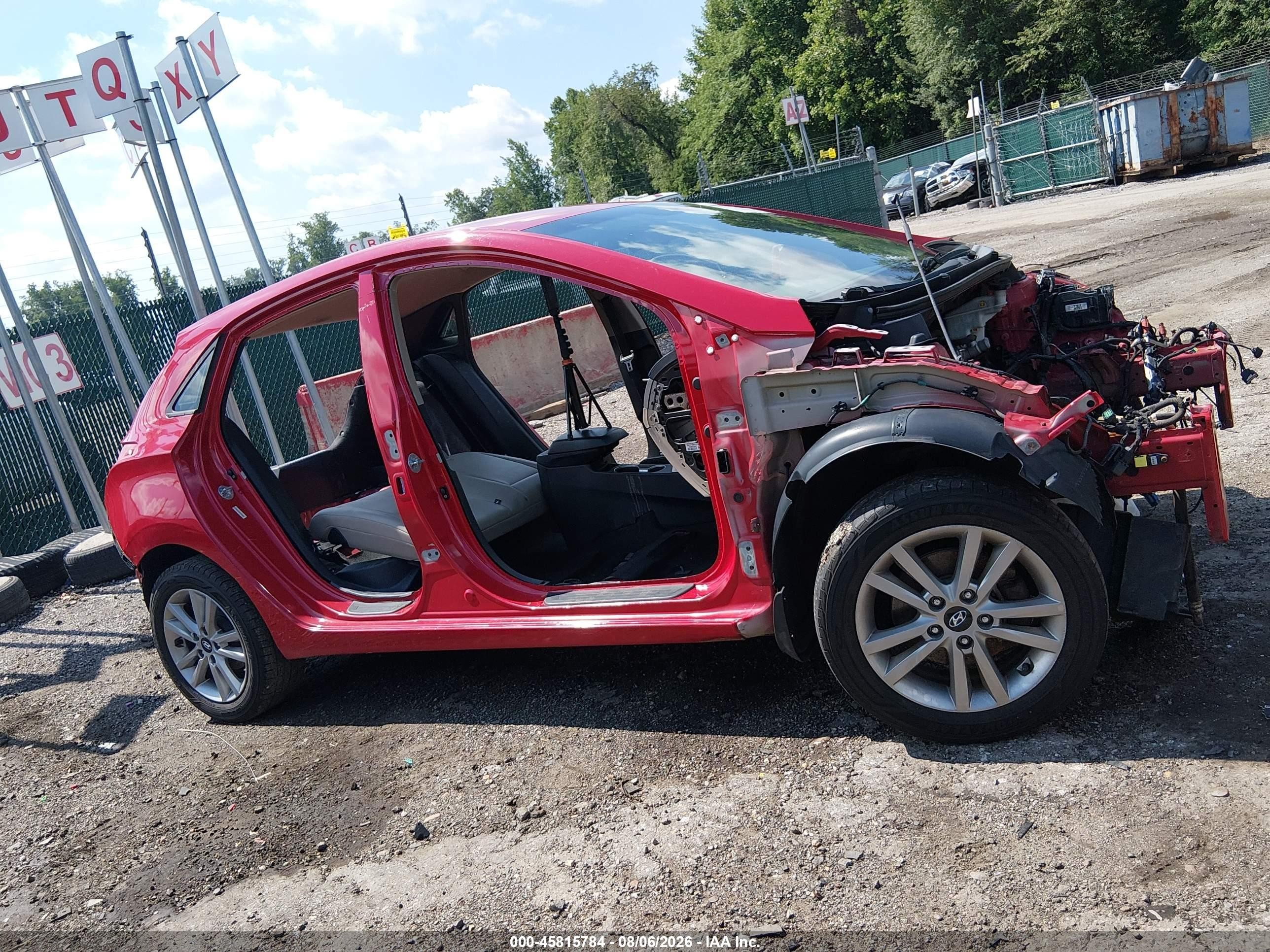 2013 Hyundai Elantra Gt   Red vin: KMHD35LE1DU043284