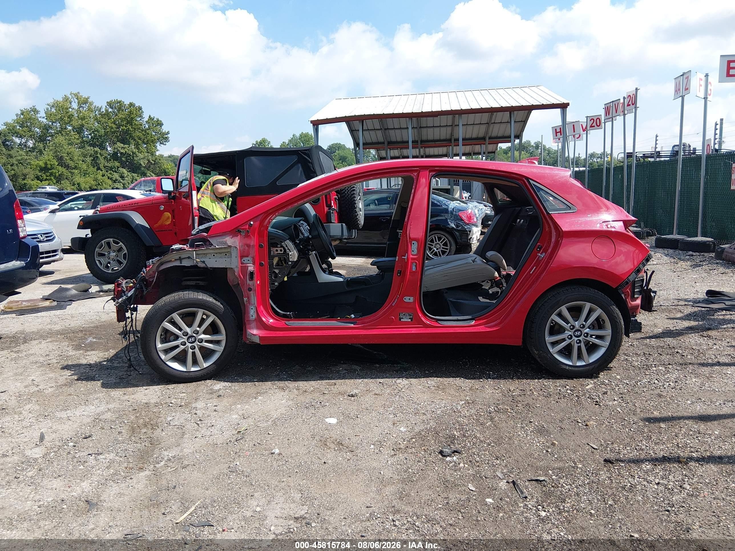 2013 Hyundai Elantra Gt   Red vin: KMHD35LE1DU043284