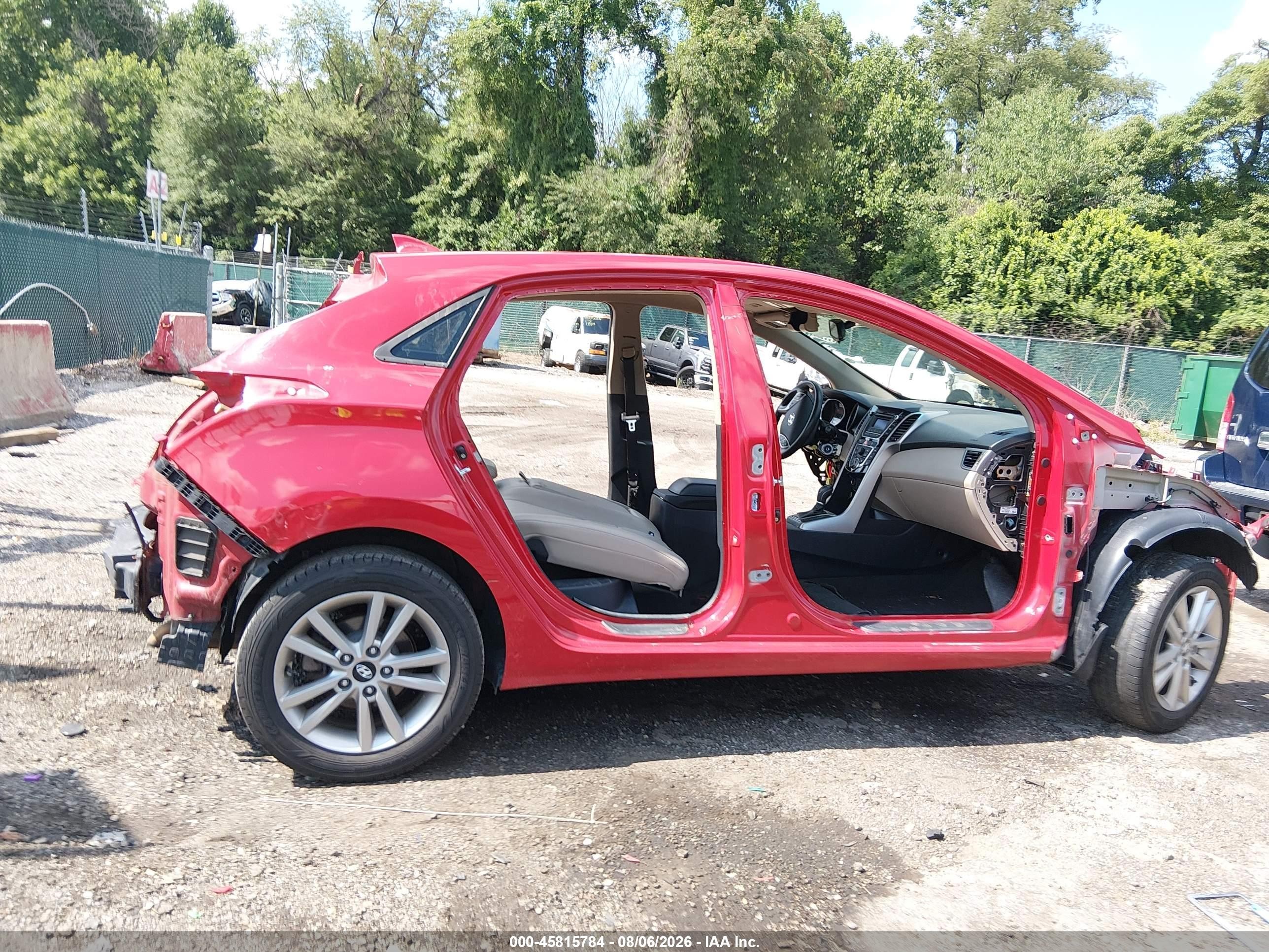 2013 Hyundai Elantra Gt   Red vin: KMHD35LE1DU043284