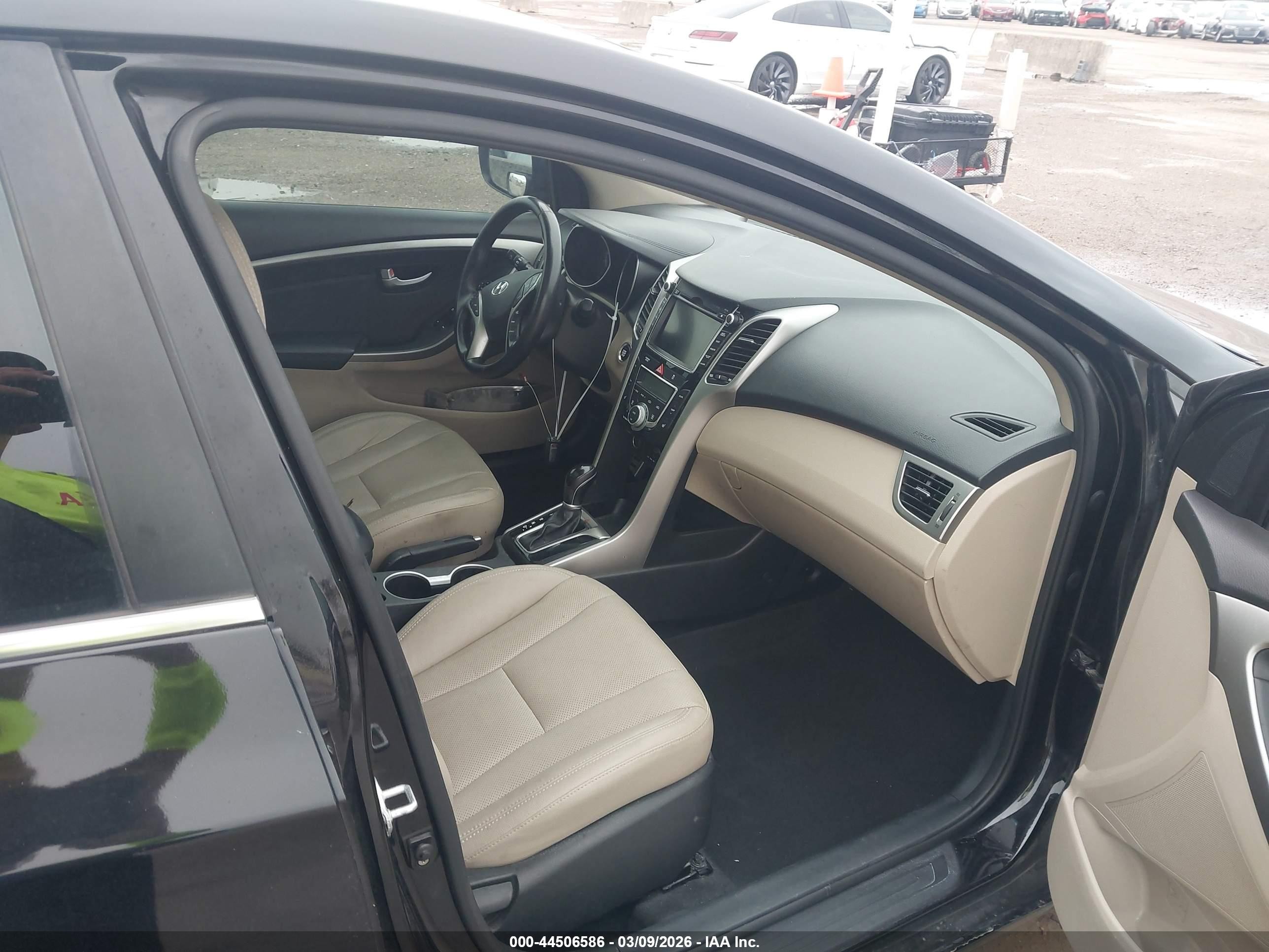 2013 Hyundai Elantra Gt   Black vin: KMHD35LE1DU047352