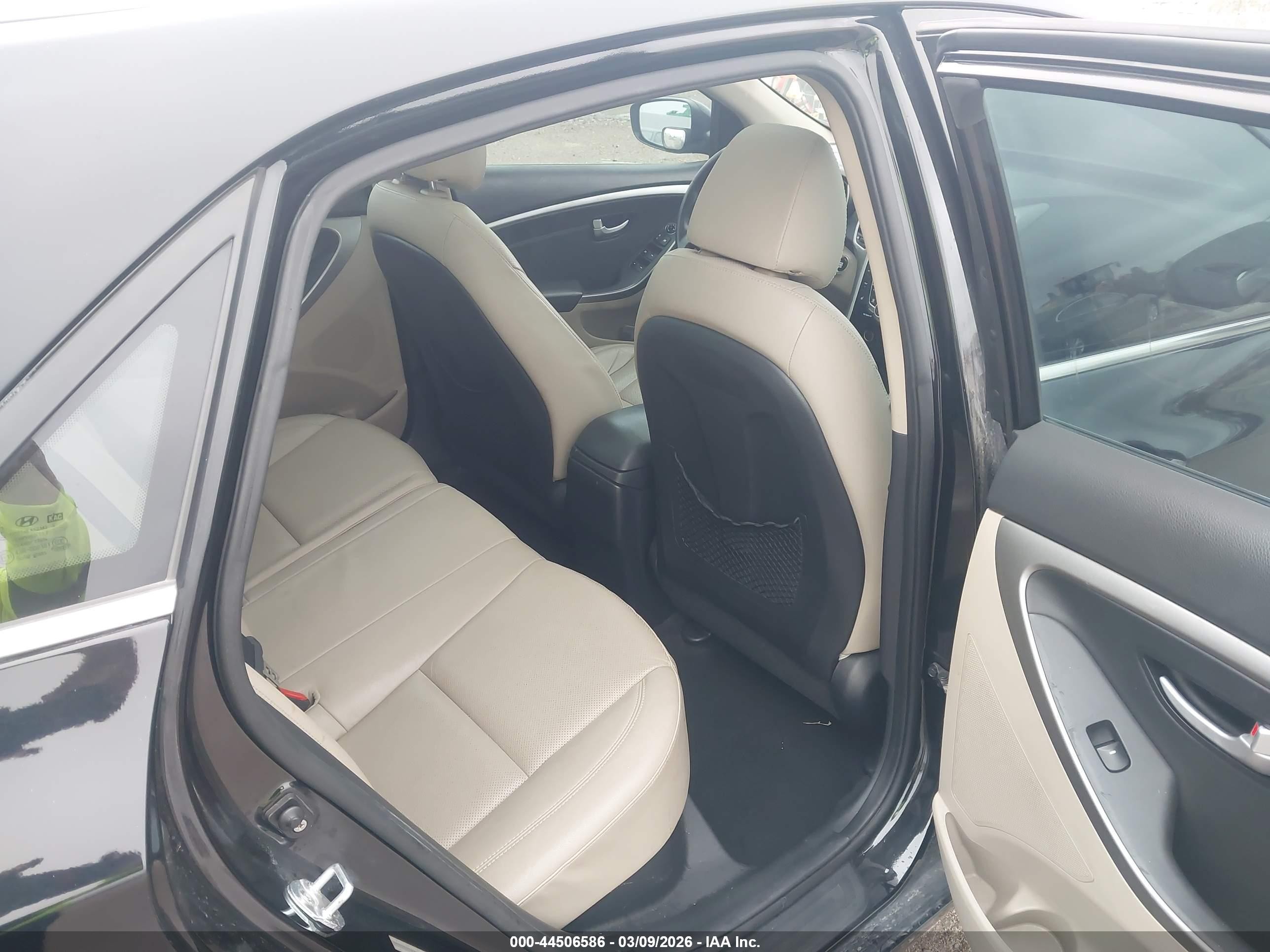 2013 Hyundai Elantra Gt   Black vin: KMHD35LE1DU047352