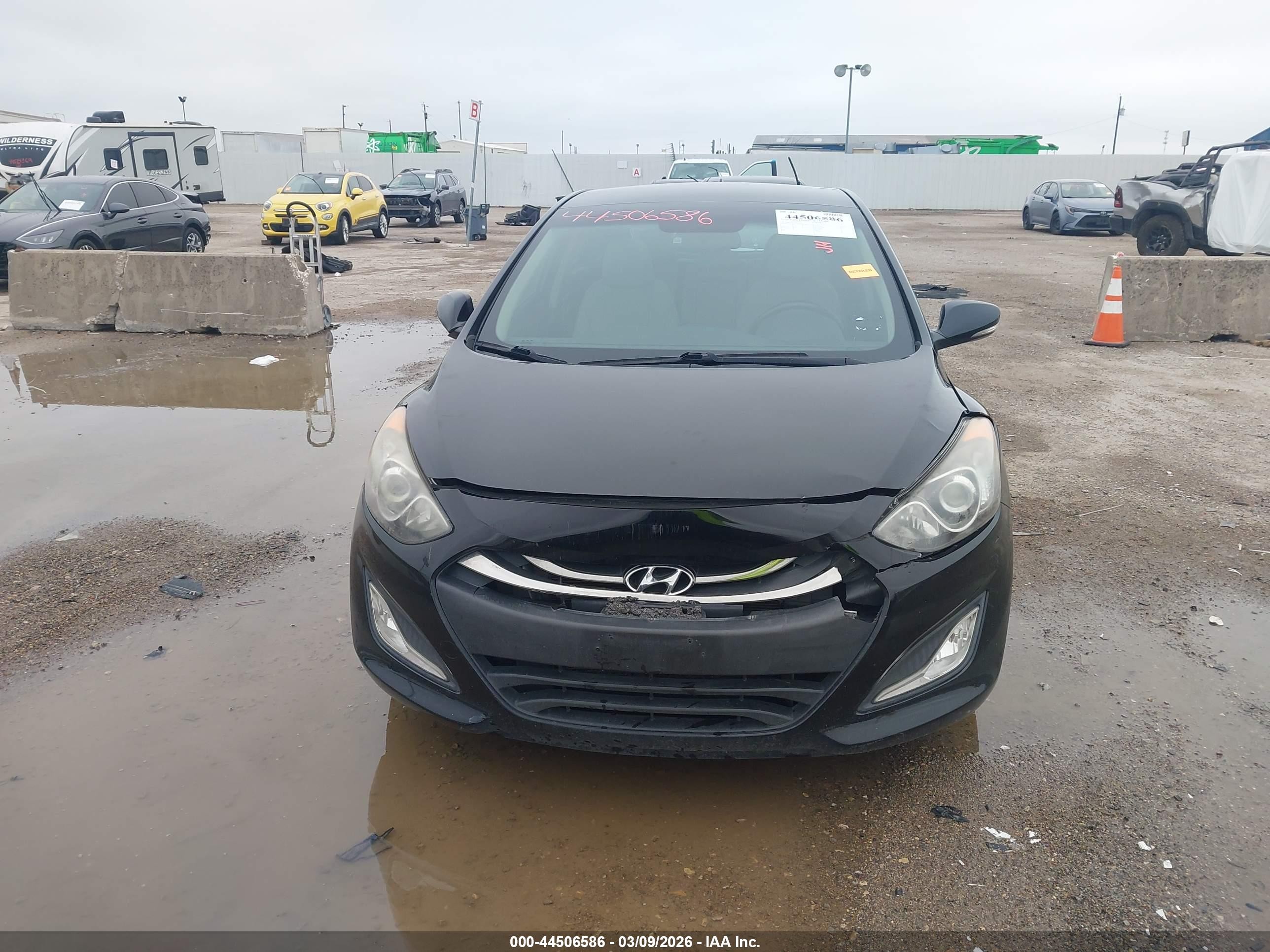2013 Hyundai Elantra Gt   Black vin: KMHD35LE1DU047352