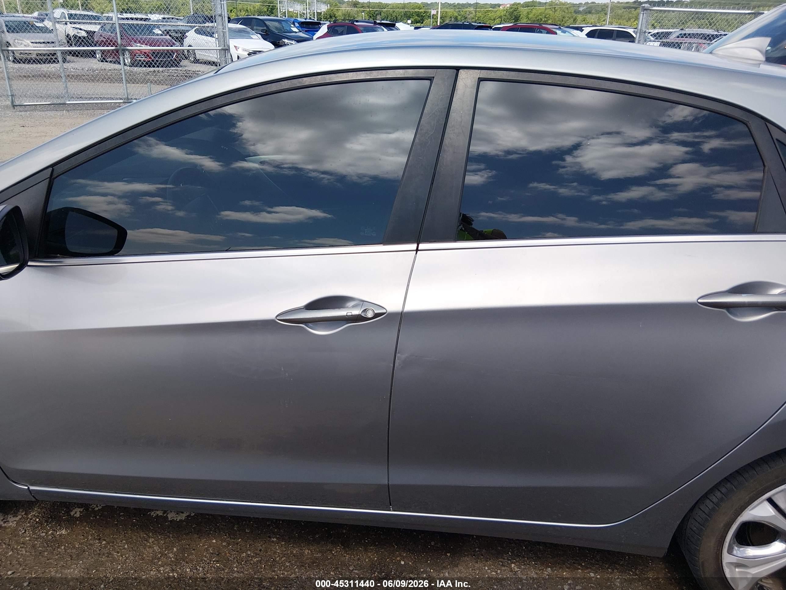 2013 Hyundai Elantra Gt Gray vin: KMHD35LE1DU081579