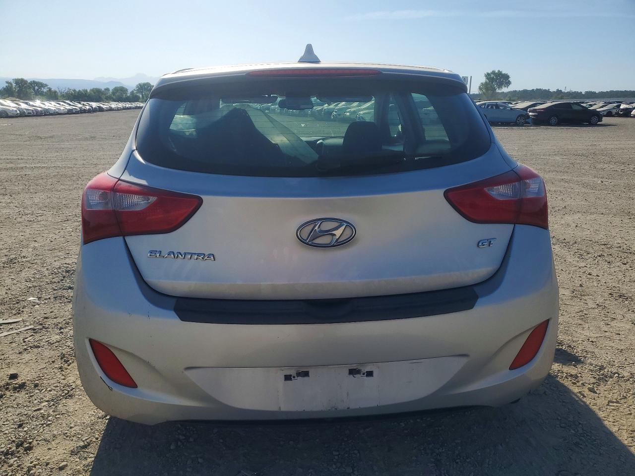2013 Hyundai Elantra Gt Base Silver vin: KMHD35LE1DU082540