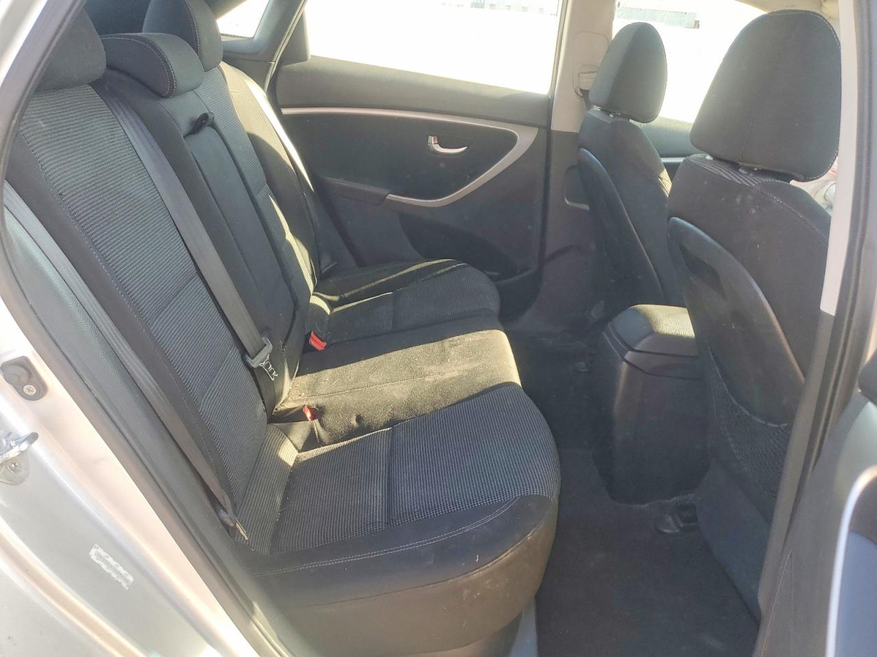 2013 Hyundai Elantra Gt Base Silver vin: KMHD35LE1DU082540