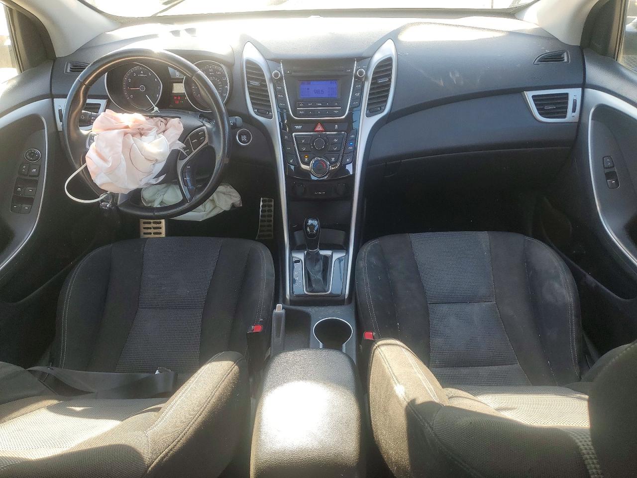 2013 Hyundai Elantra Gt Base Silver vin: KMHD35LE1DU082540