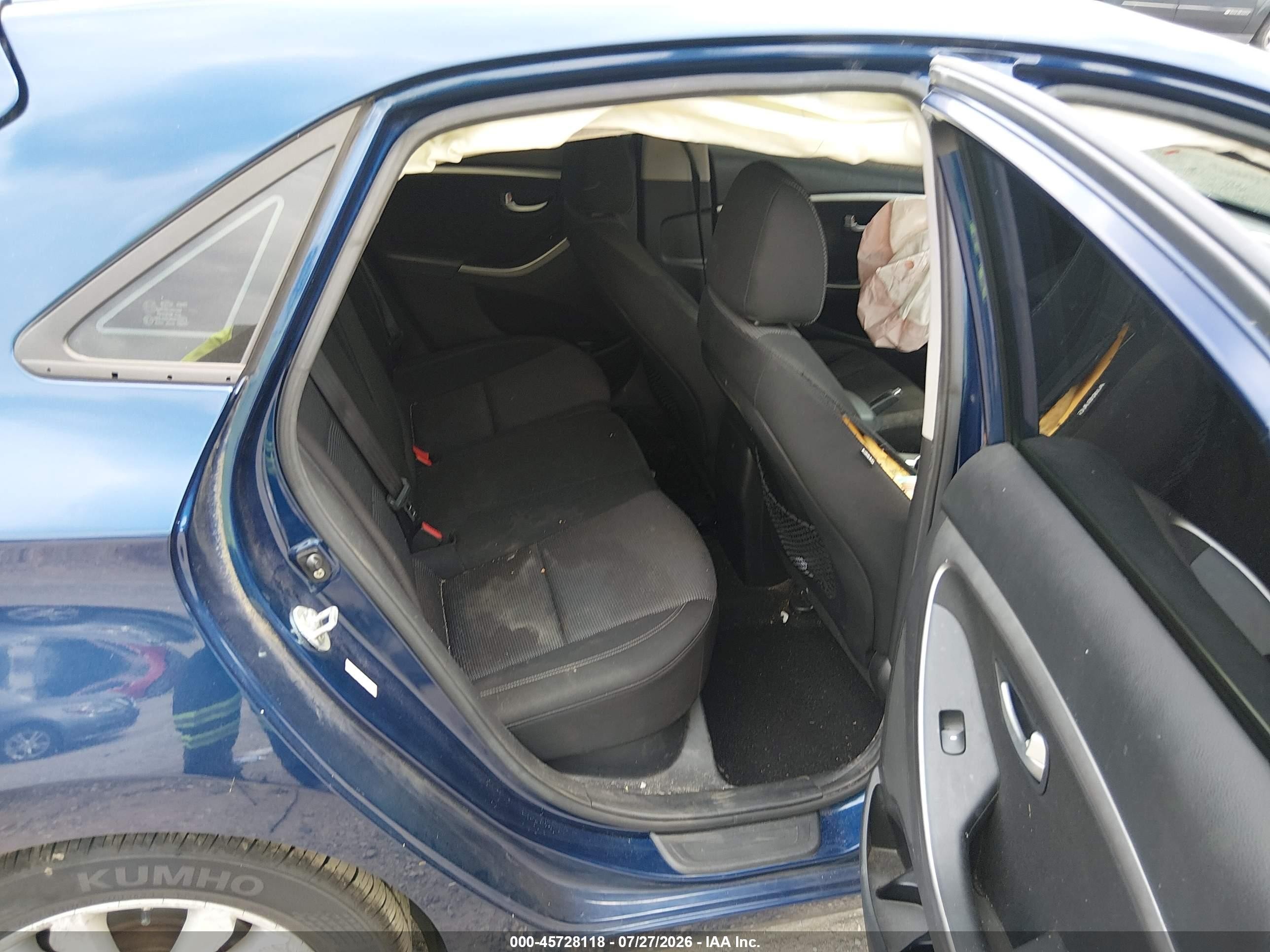 2013 Hyundai Elantra Gt   Blue vin: KMHD35LE1DU086393