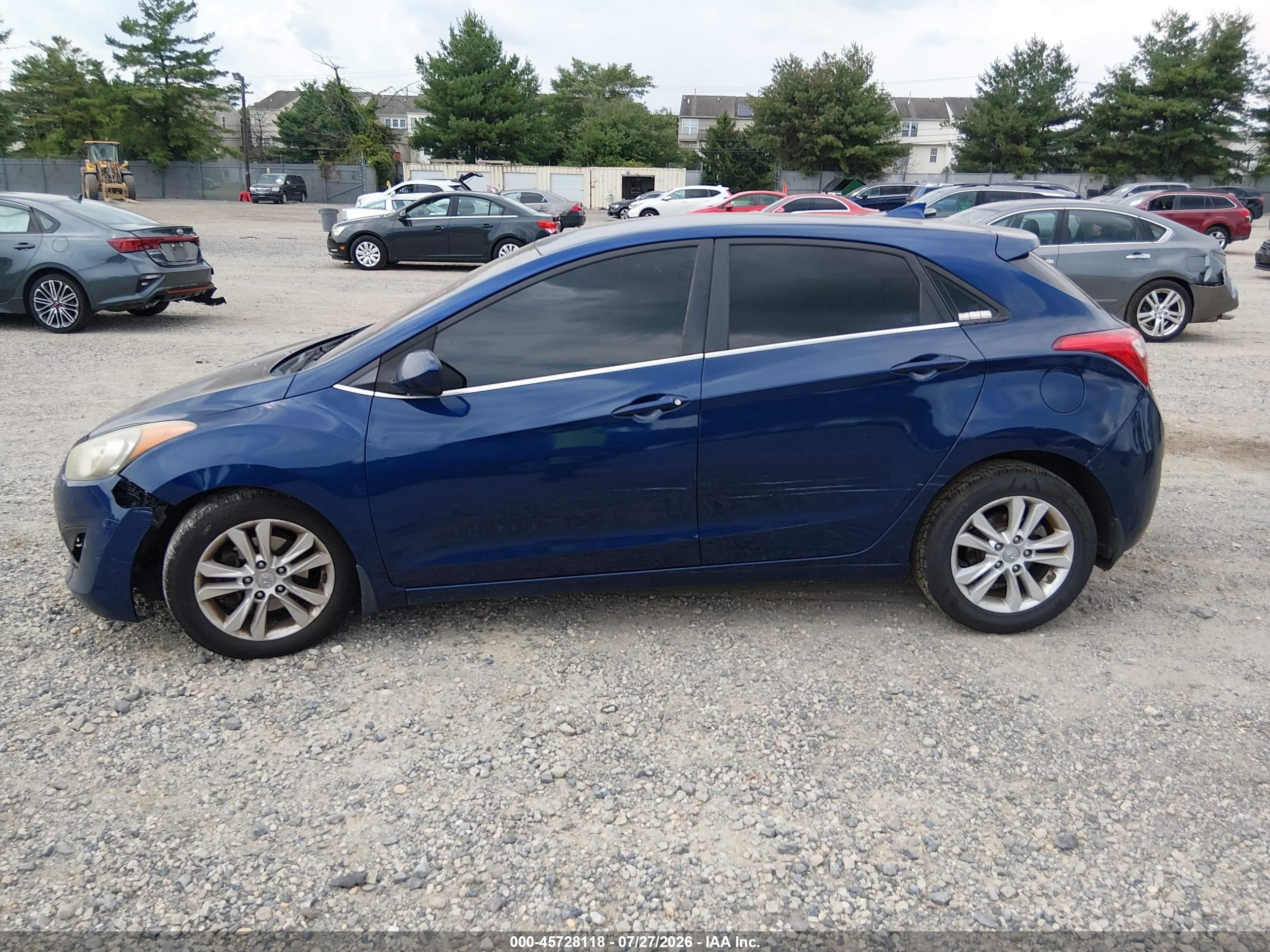 2013 Hyundai Elantra Gt   Blue vin: KMHD35LE1DU086393