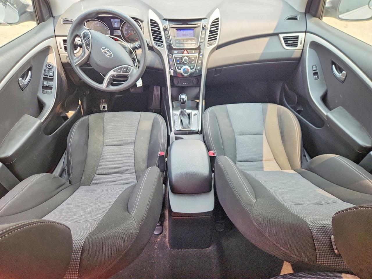 2013 Hyundai Elantra Gt Base Silver vin: KMHD35LE1DU093389
