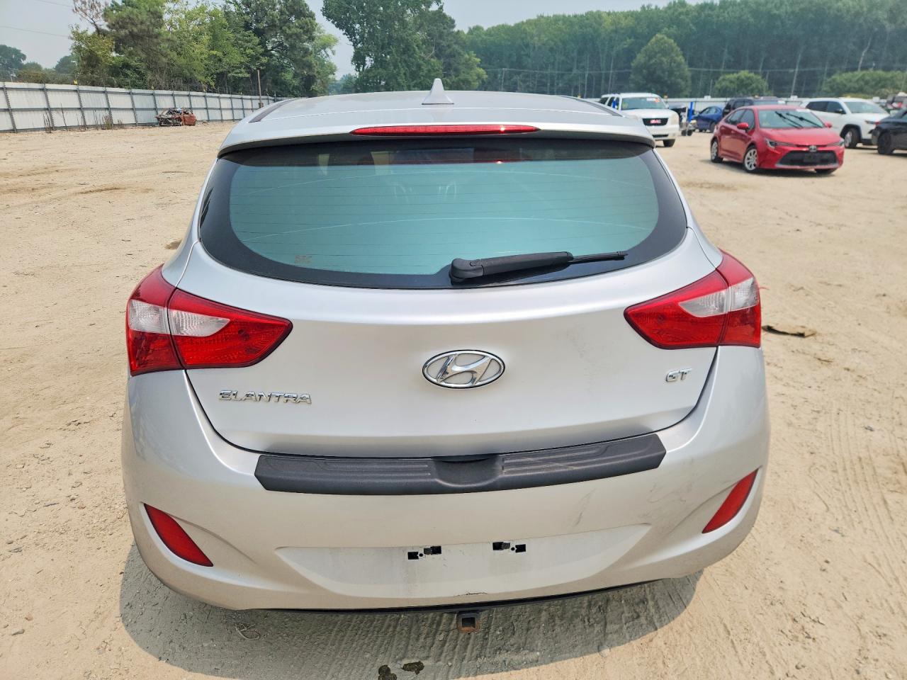 2013 Hyundai Elantra Gt Base Silver vin: KMHD35LE1DU093389