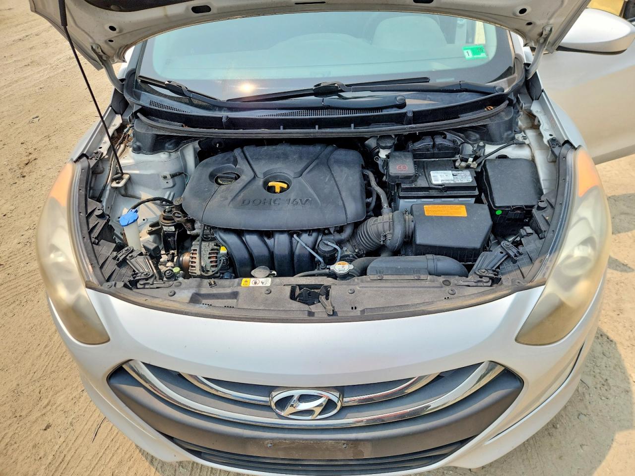 2013 Hyundai Elantra Gt Base Silver vin: KMHD35LE1DU093389