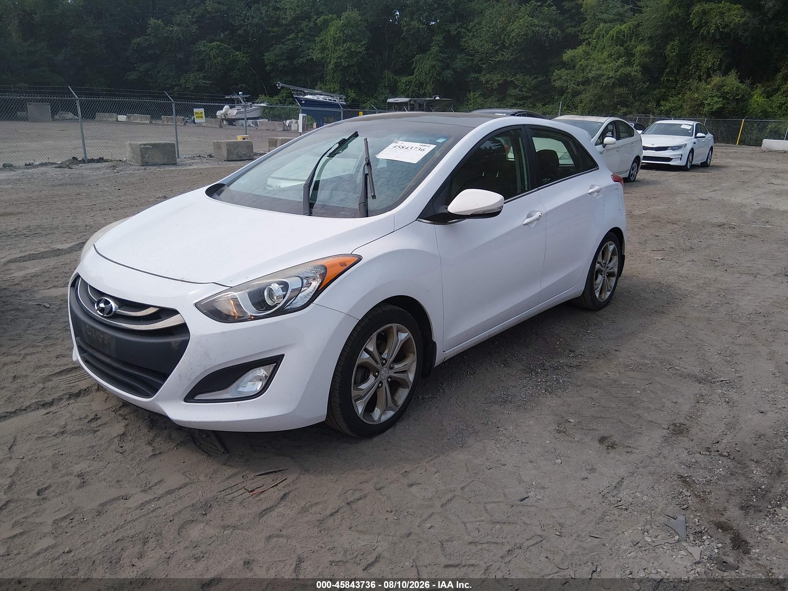 2013 Hyundai Elantra Gt White vin: KMHD35LE1DU112300