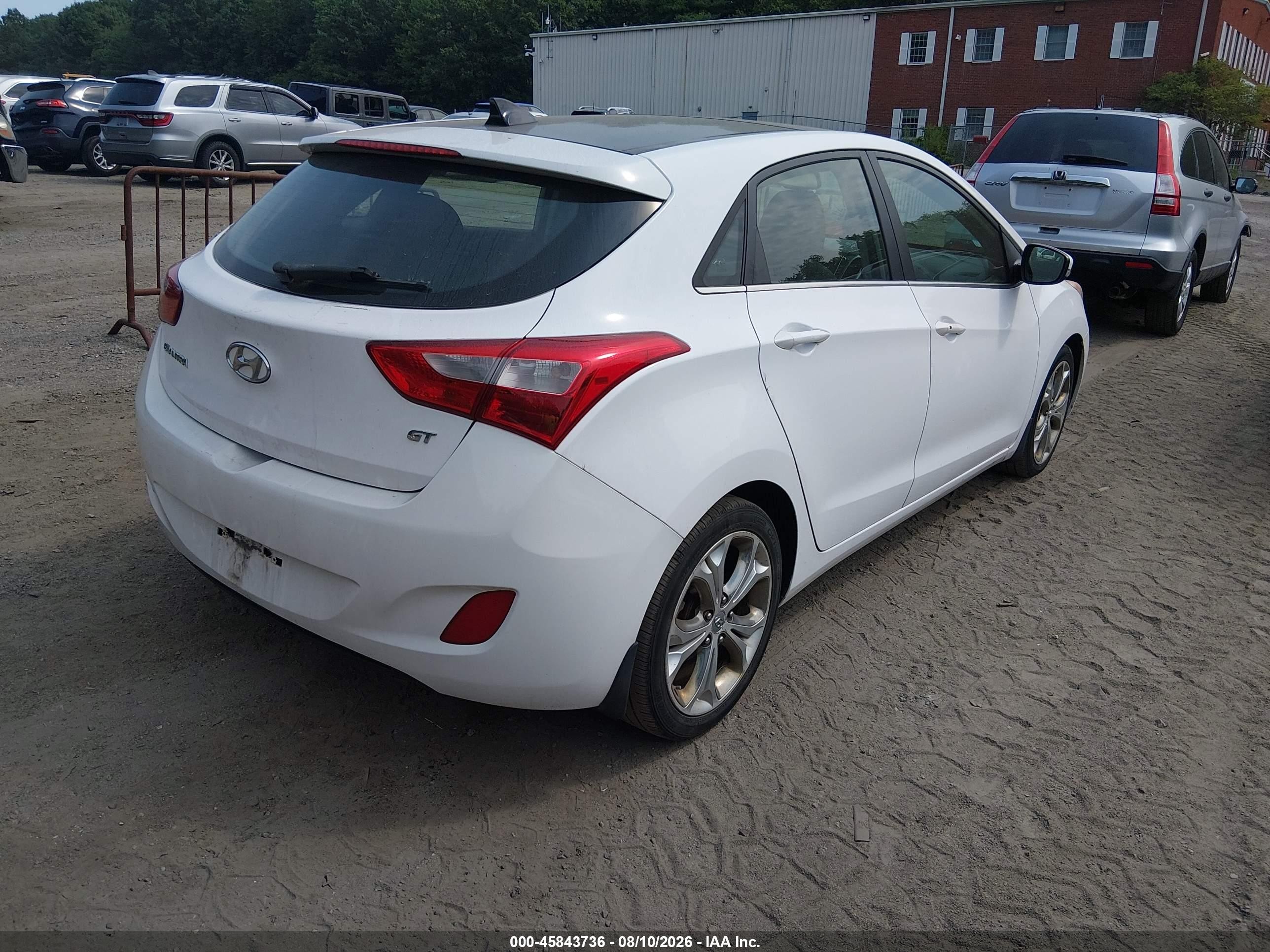 2013 Hyundai Elantra Gt White vin: KMHD35LE1DU112300