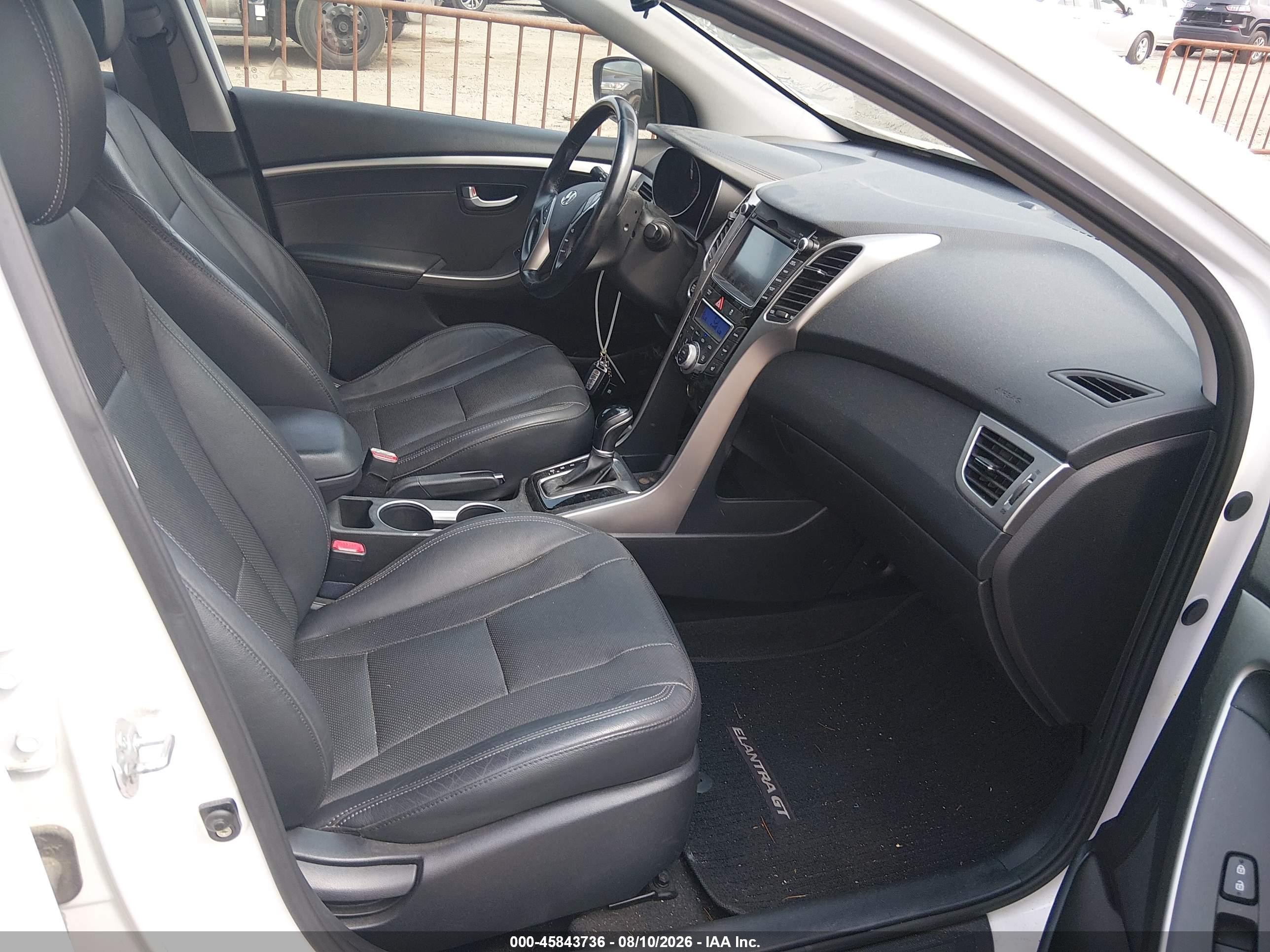 2013 Hyundai Elantra Gt White vin: KMHD35LE1DU112300