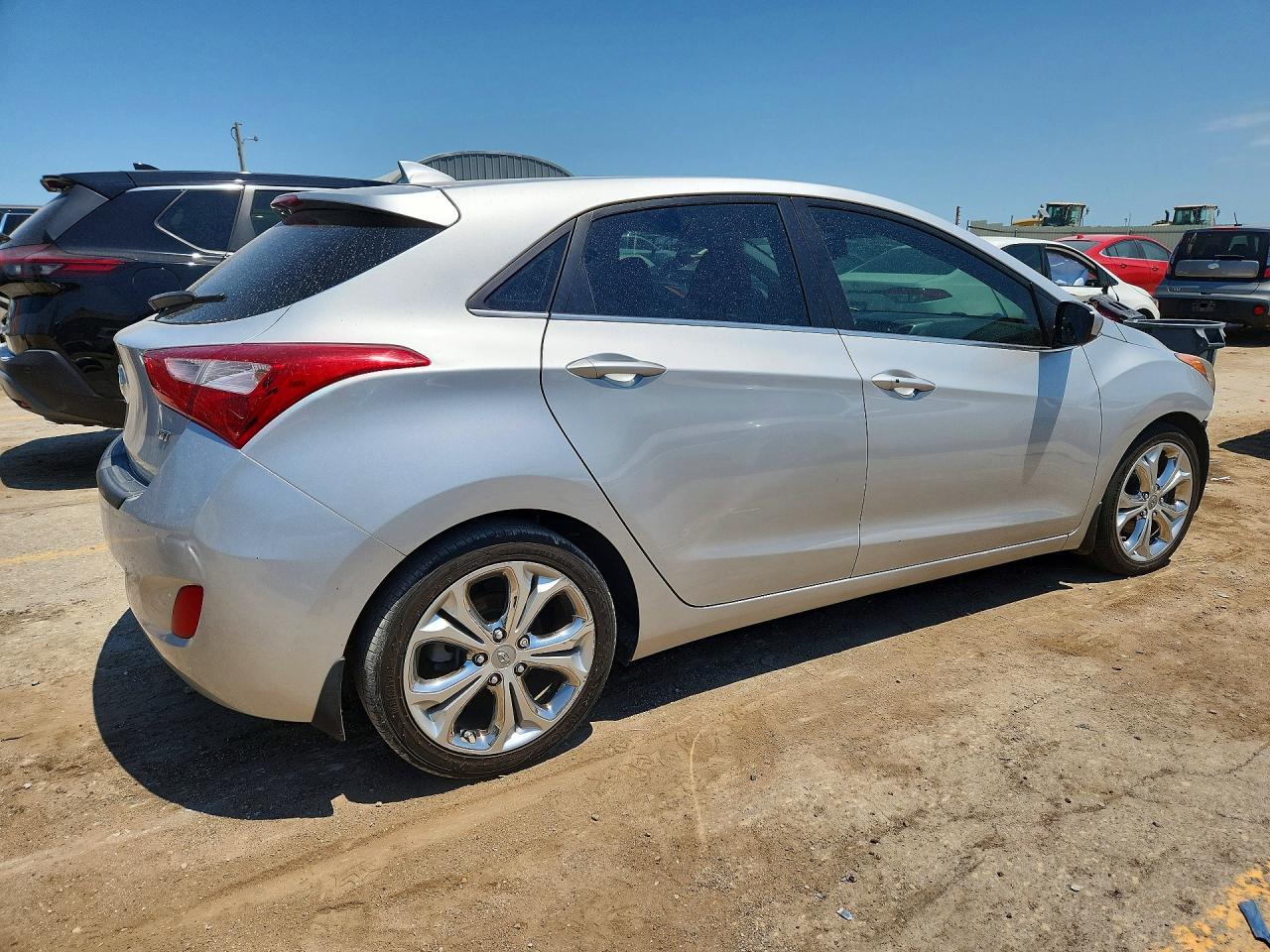 2013 Hyundai Elantra Gt Base Silver vin: KMHD35LE1DU114757
