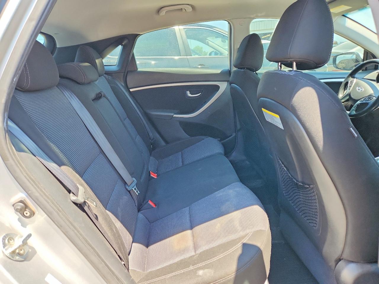 2013 Hyundai Elantra Gt Base Silver vin: KMHD35LE1DU114757