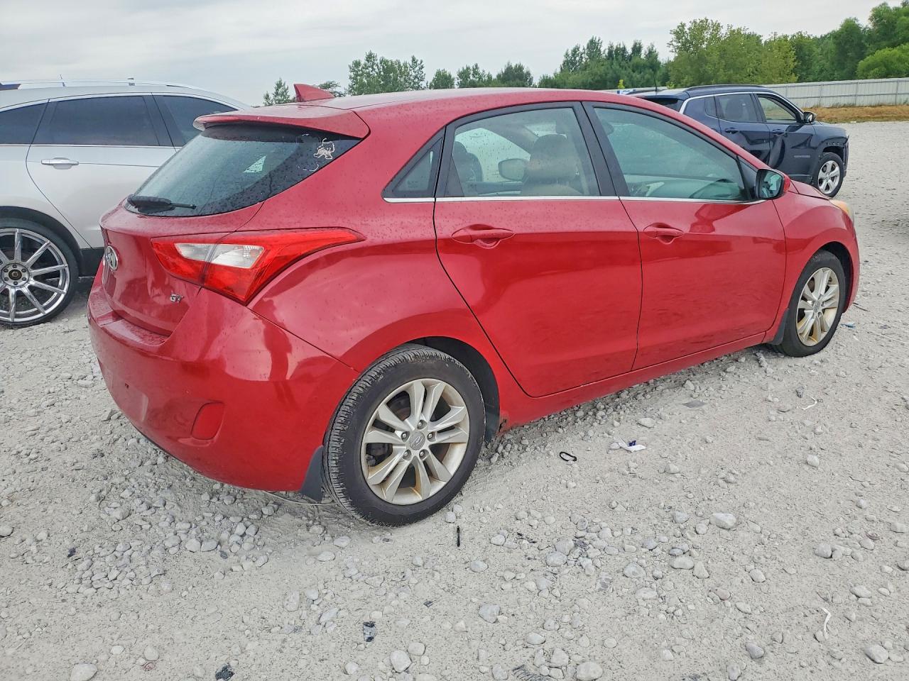 2013 Hyundai Elantra Gt Base Red vin: KMHD35LE1DU136340