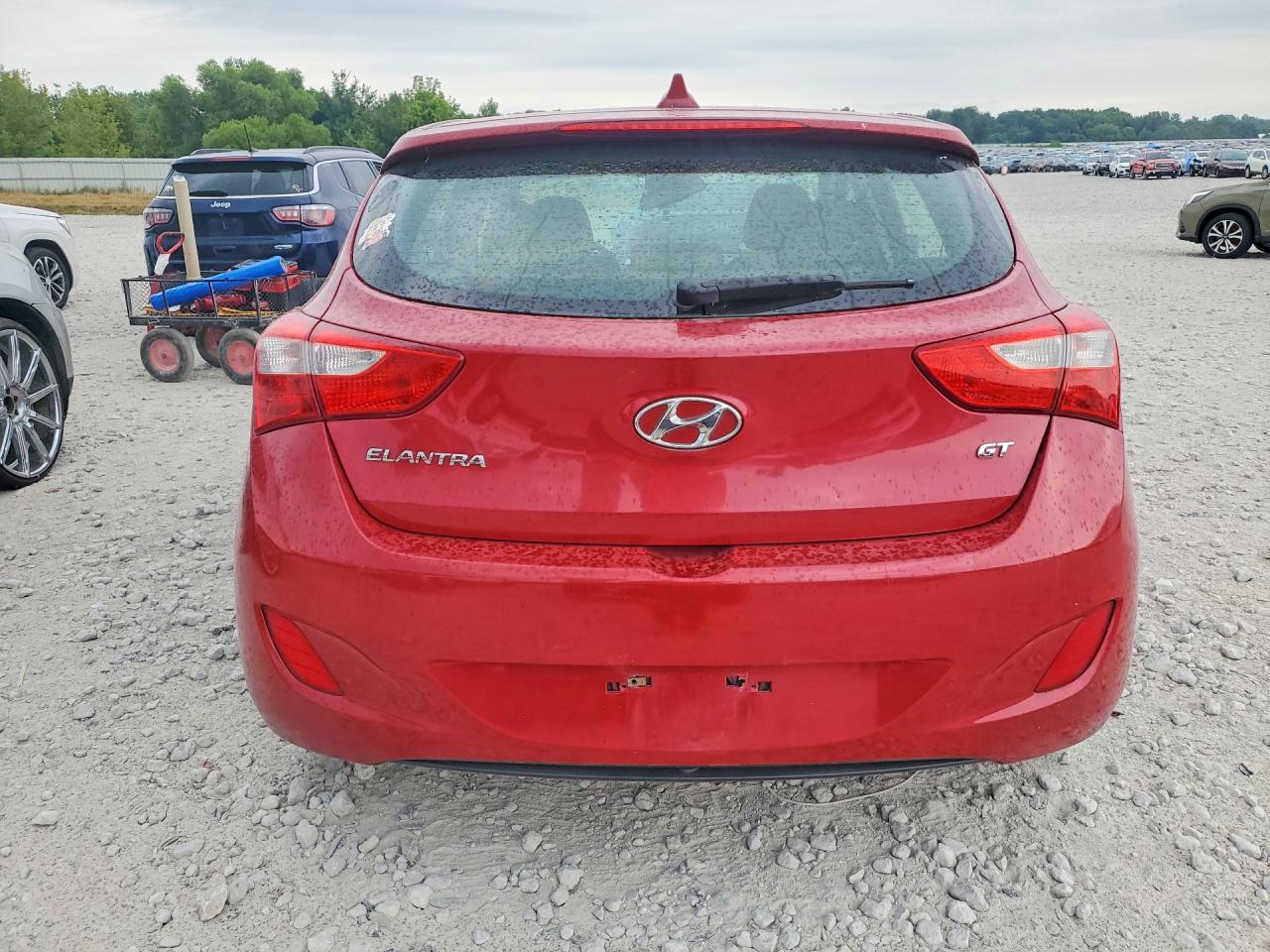 2013 Hyundai Elantra Gt Base Red vin: KMHD35LE1DU136340