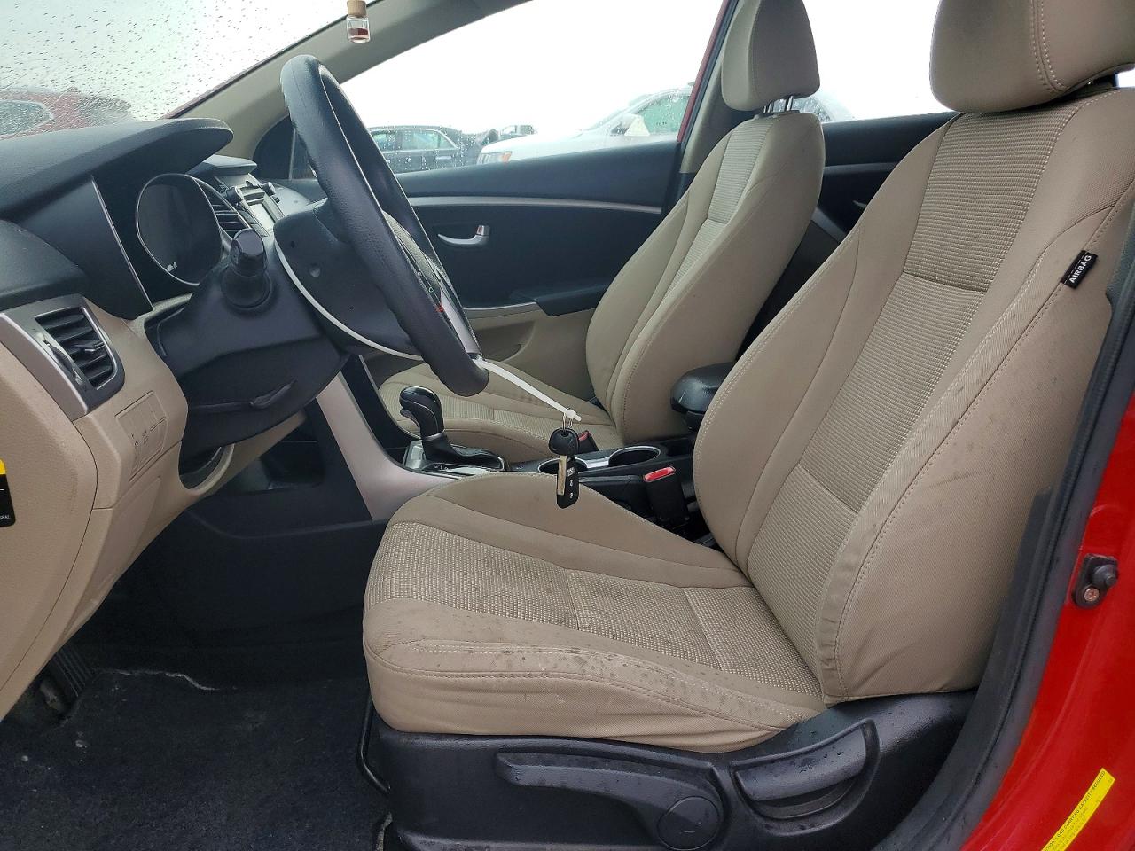 2013 Hyundai Elantra Gt Base Red vin: KMHD35LE1DU136340