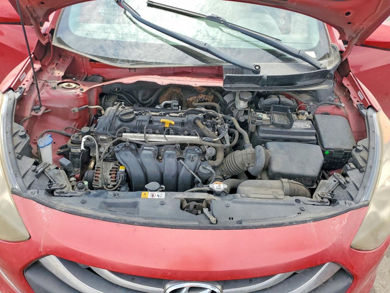 2013 Hyundai Elantra Gt Base Red vin: KMHD35LE1DU142025