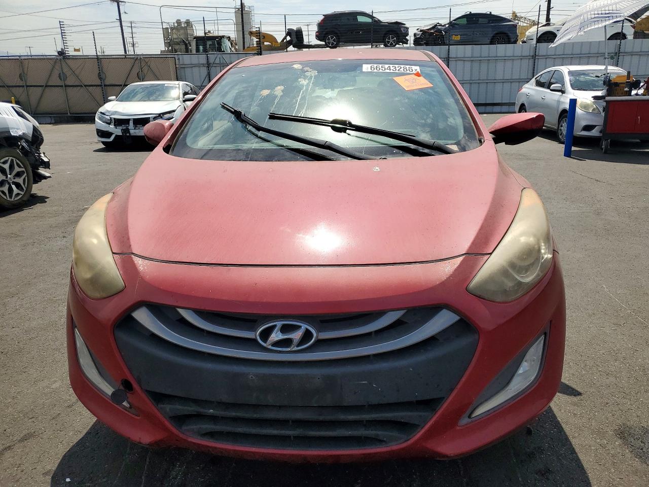 2013 Hyundai Elantra Gt Base Red vin: KMHD35LE1DU142025