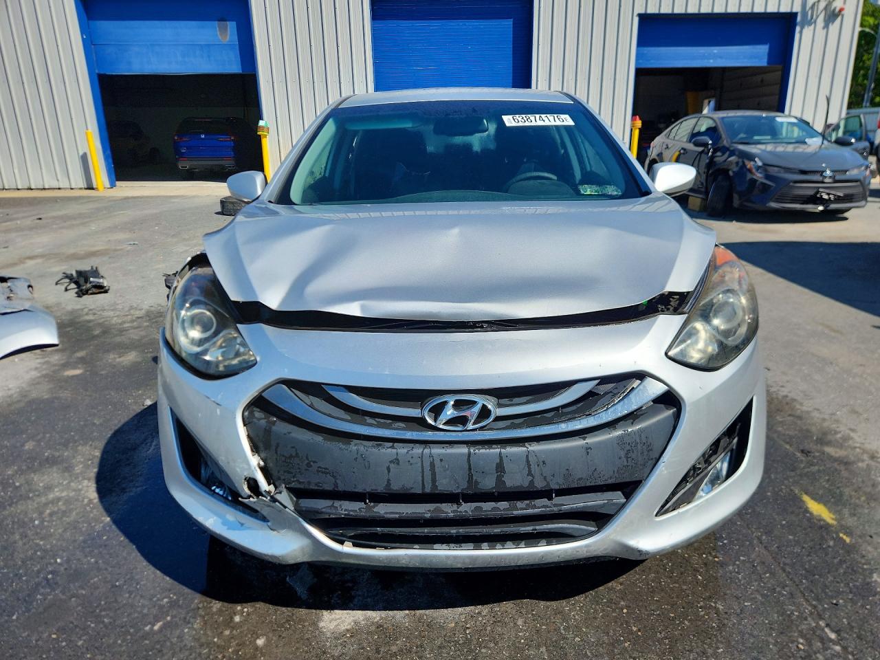 2013 Hyundai Elantra Gt Base Silver vin: KMHD35LE1DU147256