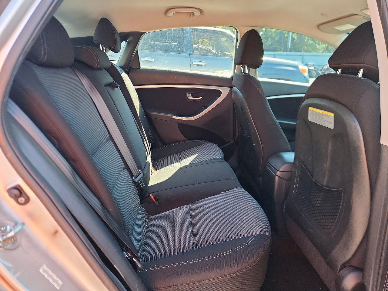 2013 Hyundai Elantra Gt Base Silver vin: KMHD35LE1DU147256