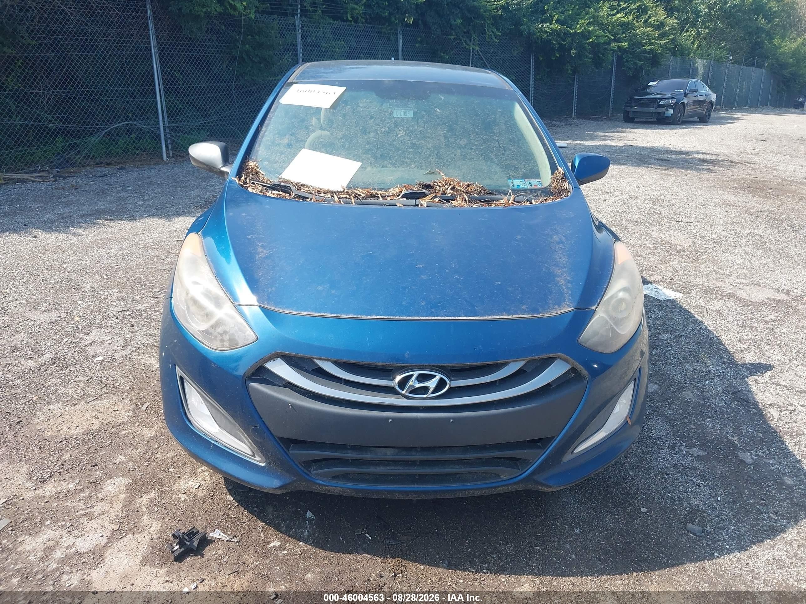 2013 Hyundai Elantra Gt   Blue vin: KMHD35LE1DU153218