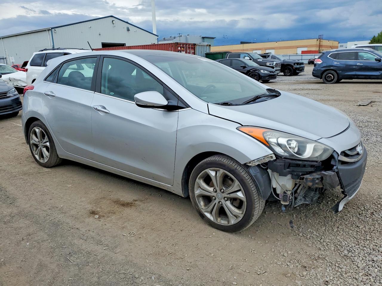 2013 Hyundai Elantra Gt Base Silver vin: KMHD35LE2DU018040