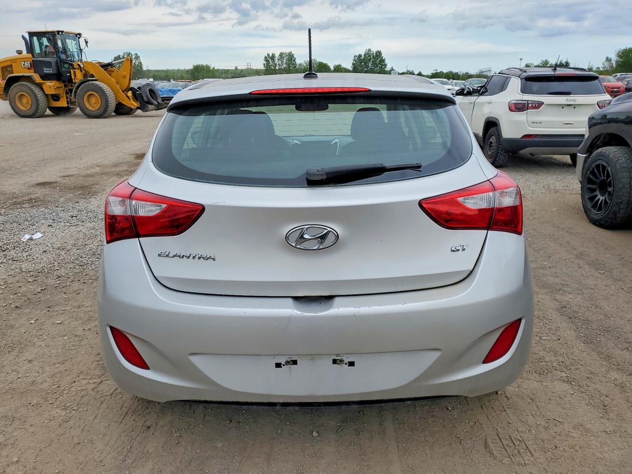 2013 Hyundai Elantra Gt Base Silver vin: KMHD35LE2DU018040