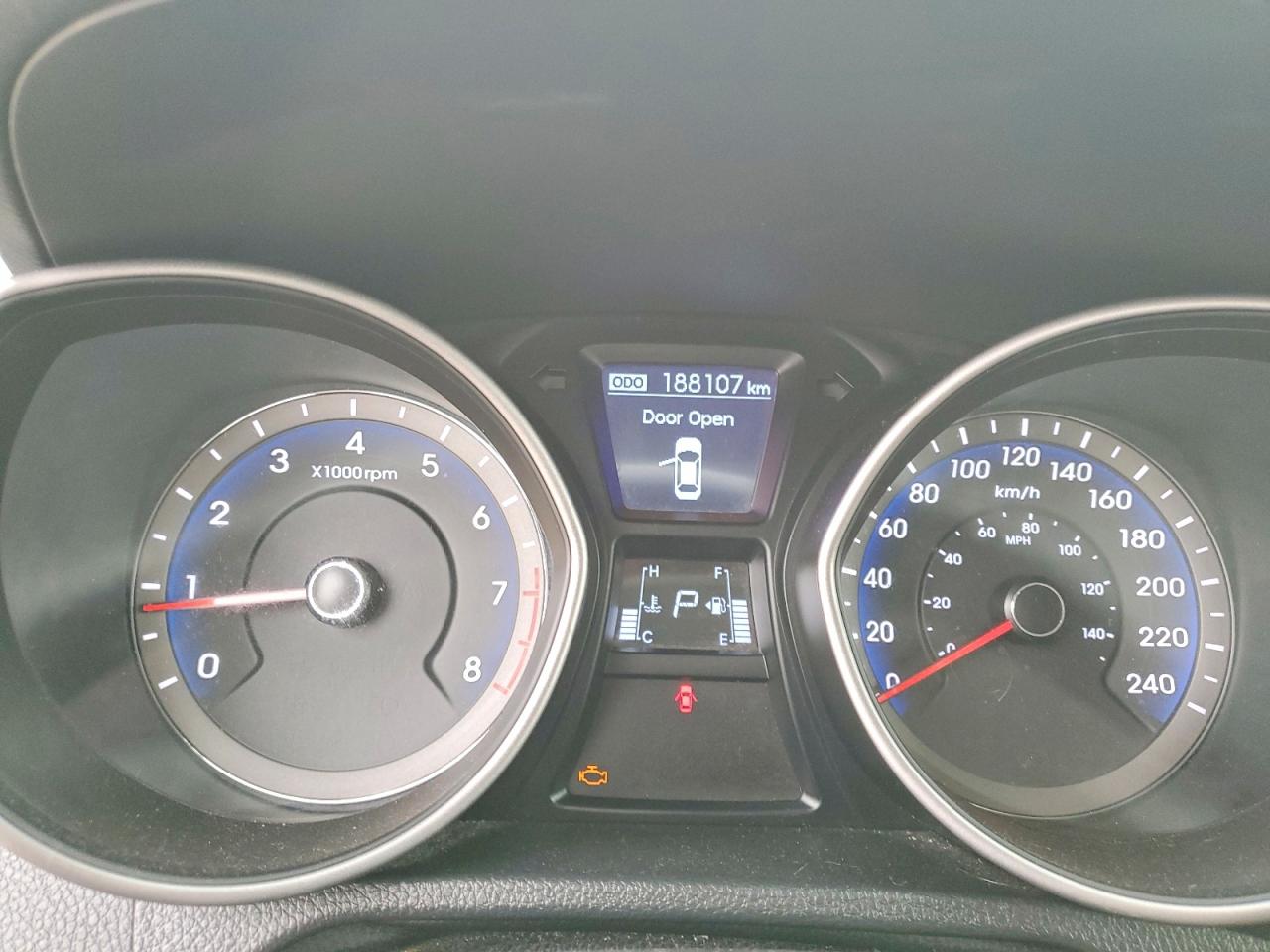 2013 Hyundai Elantra Gt Base Silver vin: KMHD35LE2DU018040