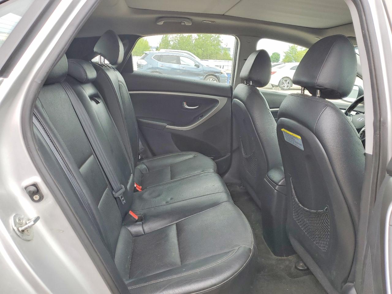 2013 Hyundai Elantra Gt Base Silver vin: KMHD35LE2DU018040
