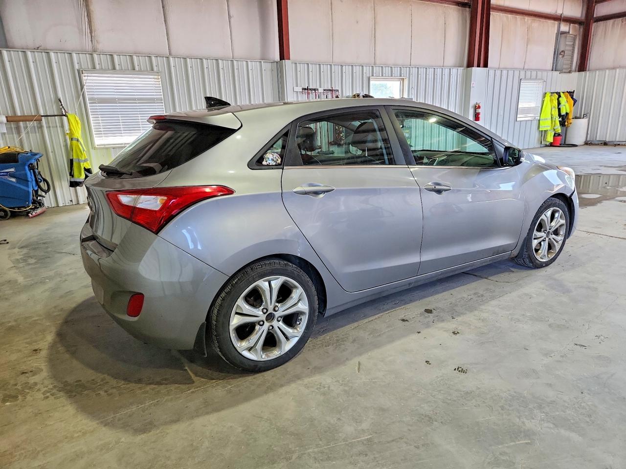 2013 Hyundai Elantra Gt Base Gray vin: KMHD35LE2DU020922