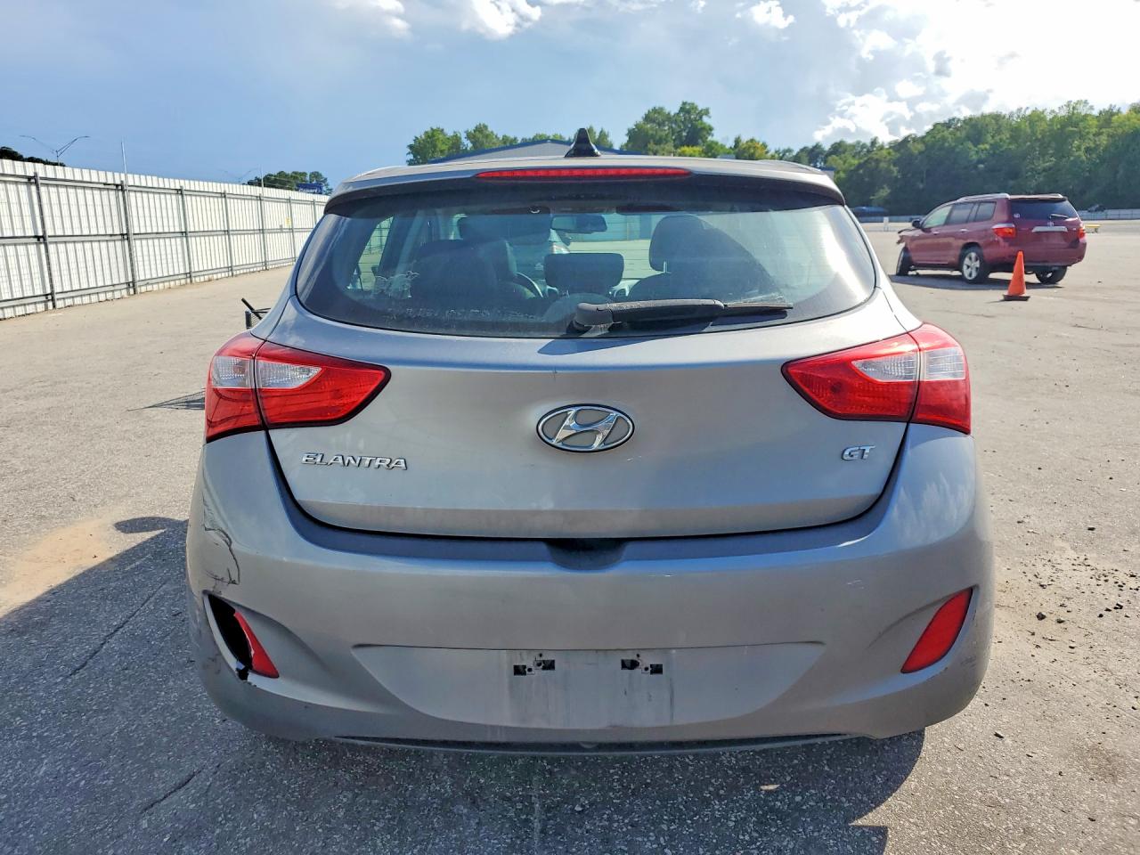 2013 Hyundai Elantra Gt Base Silver vin: KMHD35LE2DU048297