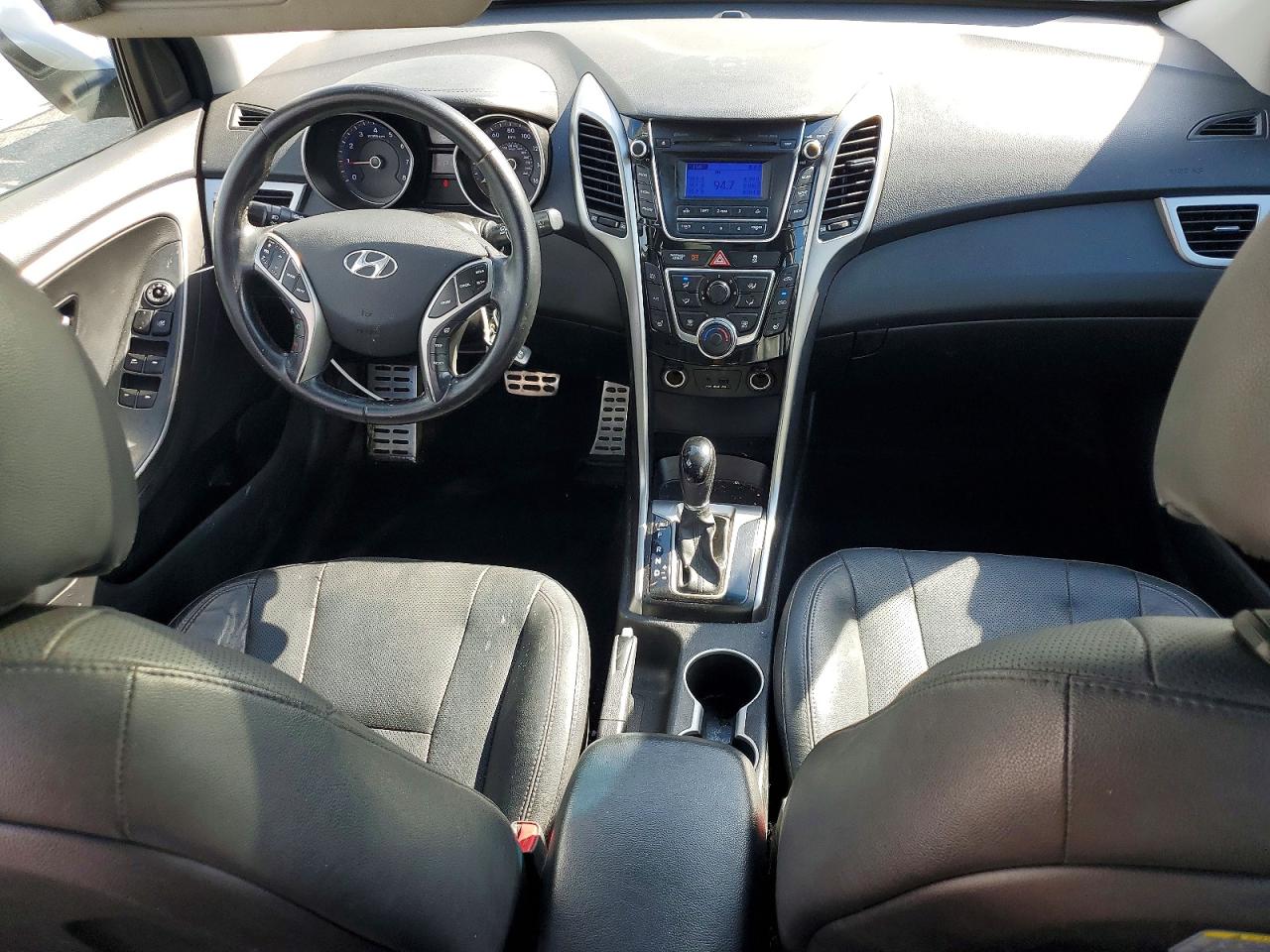 2013 Hyundai Elantra Gt Base Silver vin: KMHD35LE2DU048297