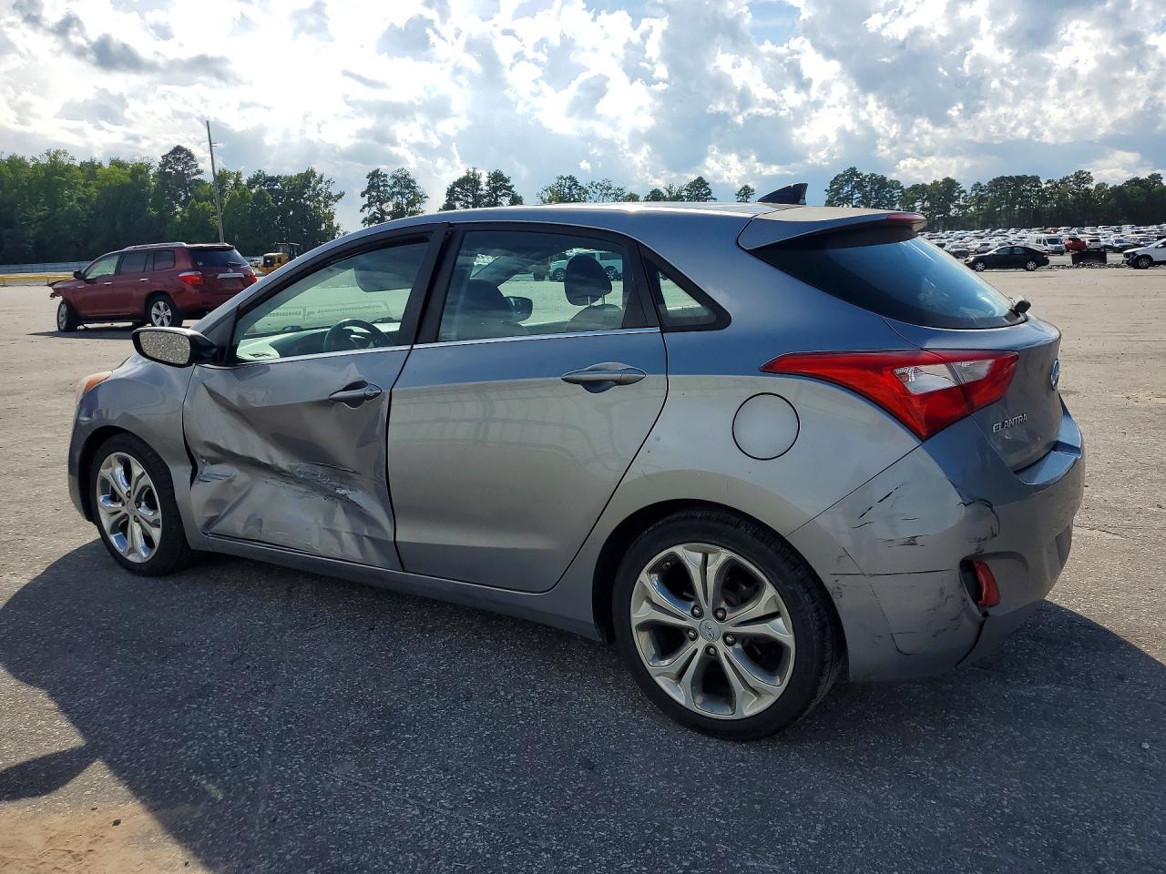 2013 Hyundai Elantra Gt Base Silver vin: KMHD35LE2DU048297