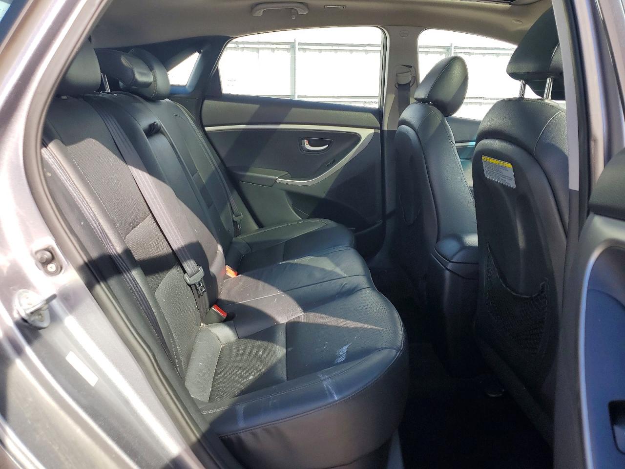 2013 Hyundai Elantra Gt Base Silver vin: KMHD35LE2DU048297