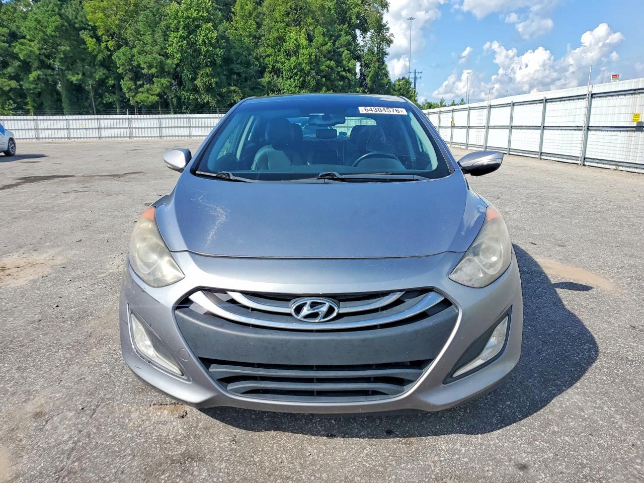 2013 Hyundai Elantra Gt Base Silver vin: KMHD35LE2DU048297