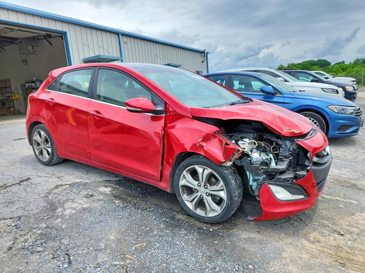 2013 Hyundai Elantra Gt Base Red vin: KMHD35LE2DU052043